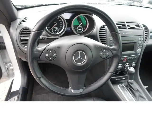 Mercedes-Benz SLK view 11