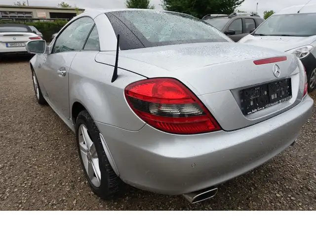 Mercedes-Benz SLK view 4