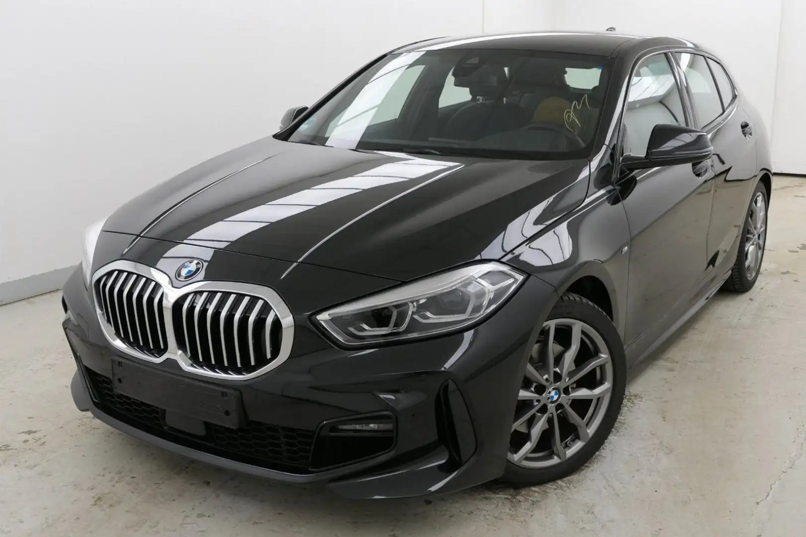 BMW 118 d Limousine M Sport SHZ LRHZ RFK HiFi LED QI Noir - 2
