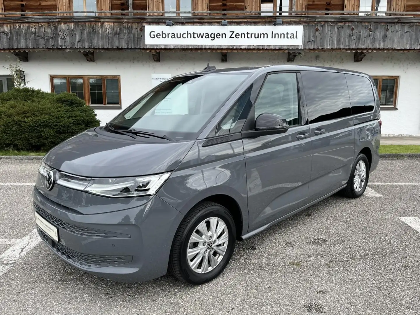 Volkswagen T7 Multivan 1,4 eHybrid DSG LÜ (AHK+RearView+ACC) Grau - 2