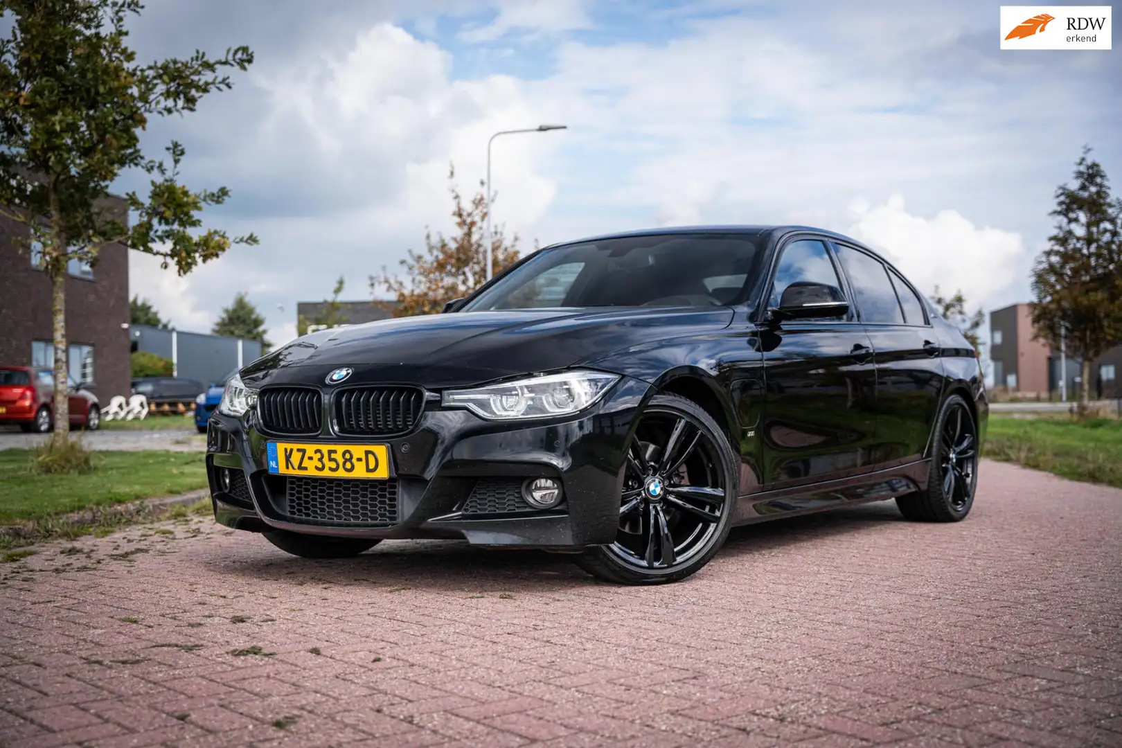 BMW 330 3-serie 330e M Sport High Executive Schwarz - 1