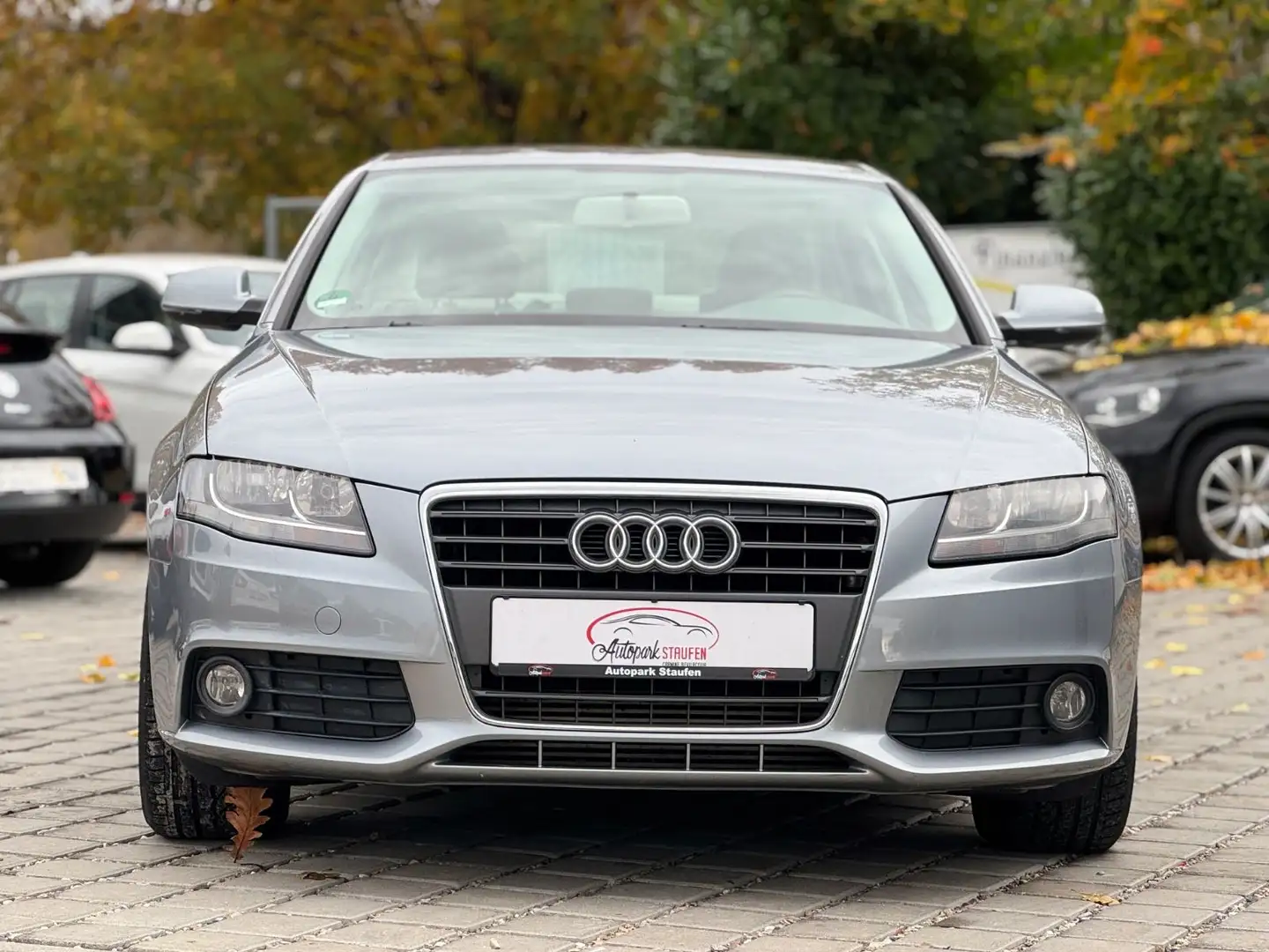 Audi A4 Lim. Attraction / Automatik / 76800 km / Gris - 2