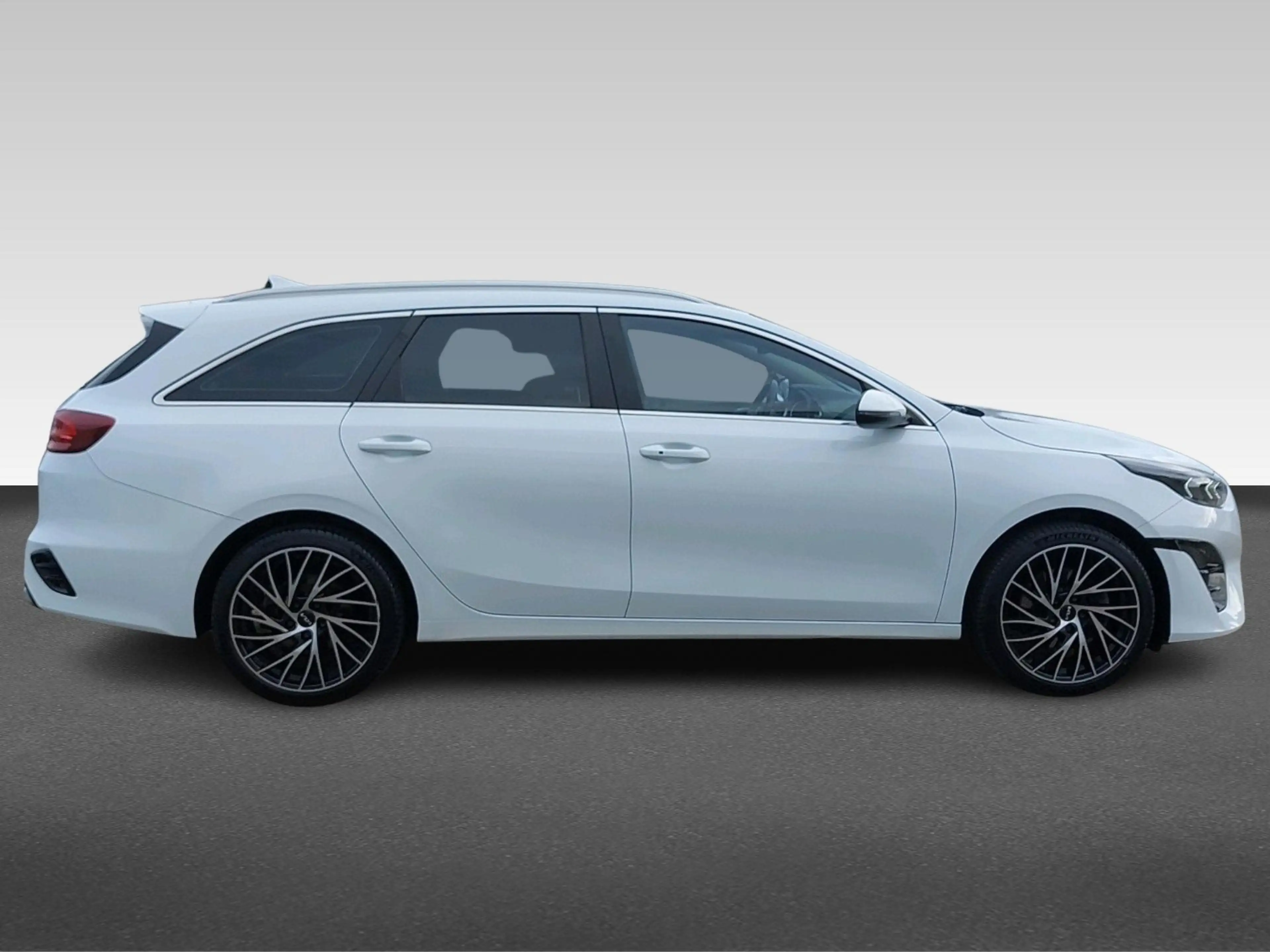 Kia Ceed SW / cee'd SW Sportswagon 1.6 GDI PHEV DynamicLine — photo 9