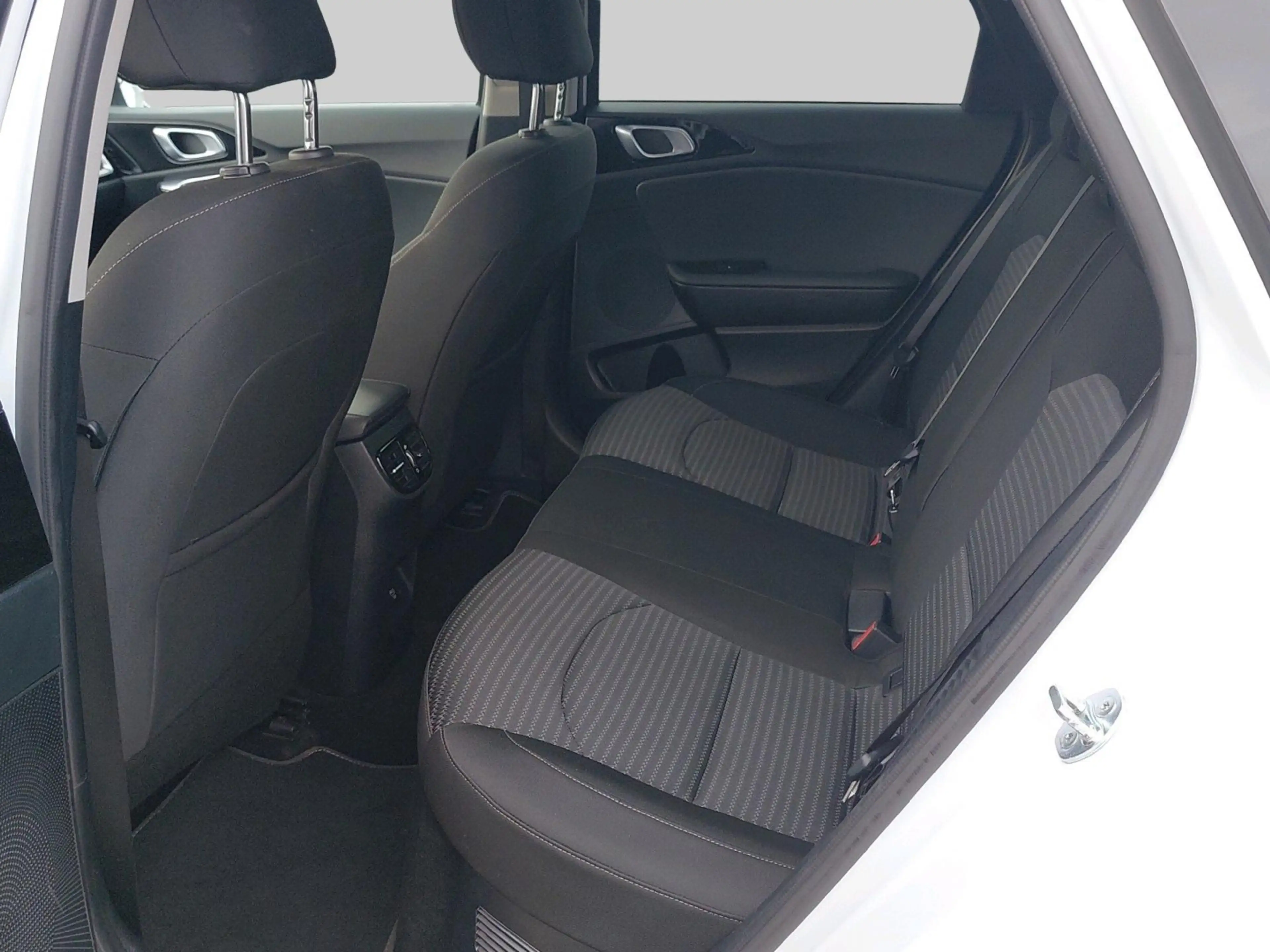 Kia Ceed SW / cee'd SW Sportswagon 1.6 GDI PHEV DynamicLine — photo 6