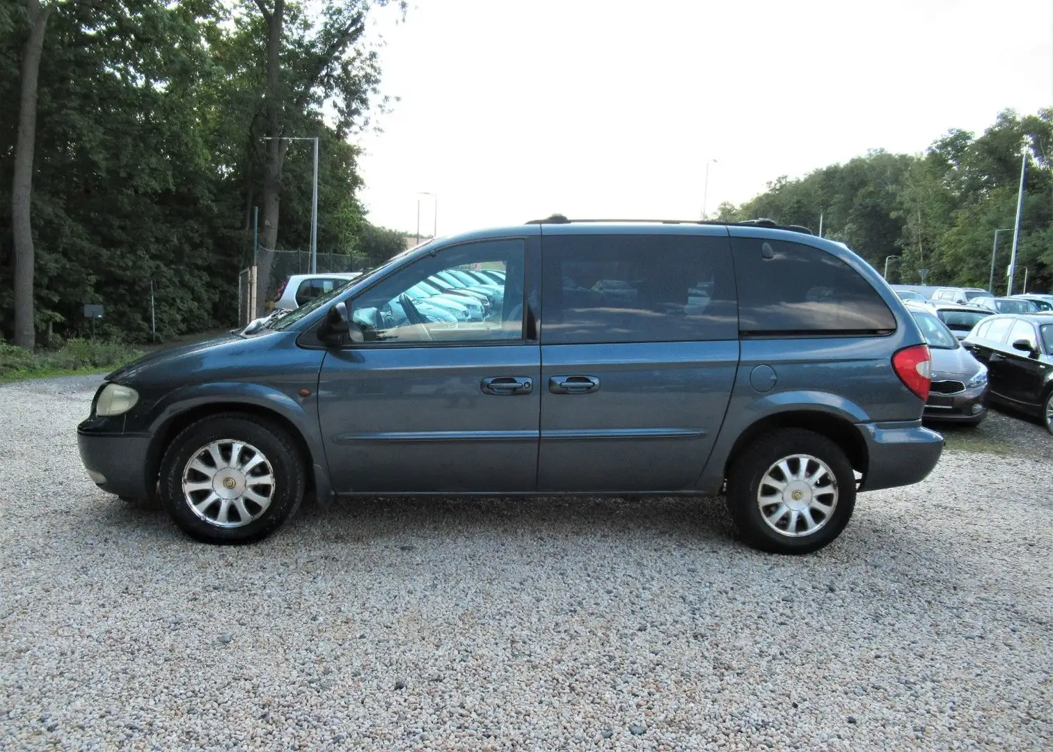 Chrysler Grand Voyager SE 2.5 CRD 7 Sitze*Leder*LMF*TÜV* Gri - 2