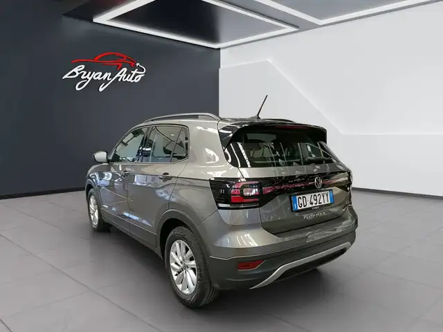 Volkswagen T-Cross view 4