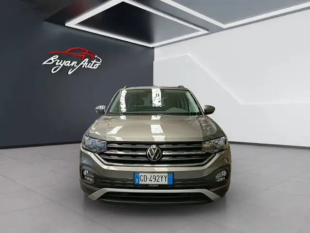 Volkswagen T-Cross view 3