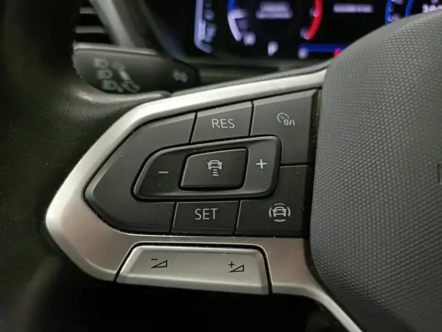 Volkswagen T-Cross view 9