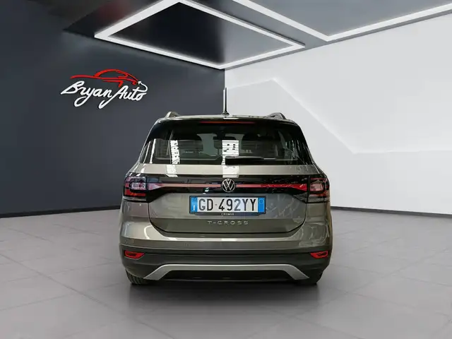 Volkswagen T-Cross view 5