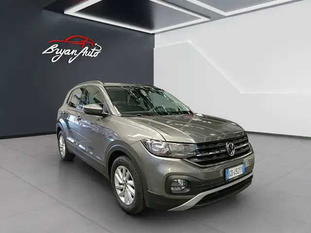 Volkswagen T-Cross view 2