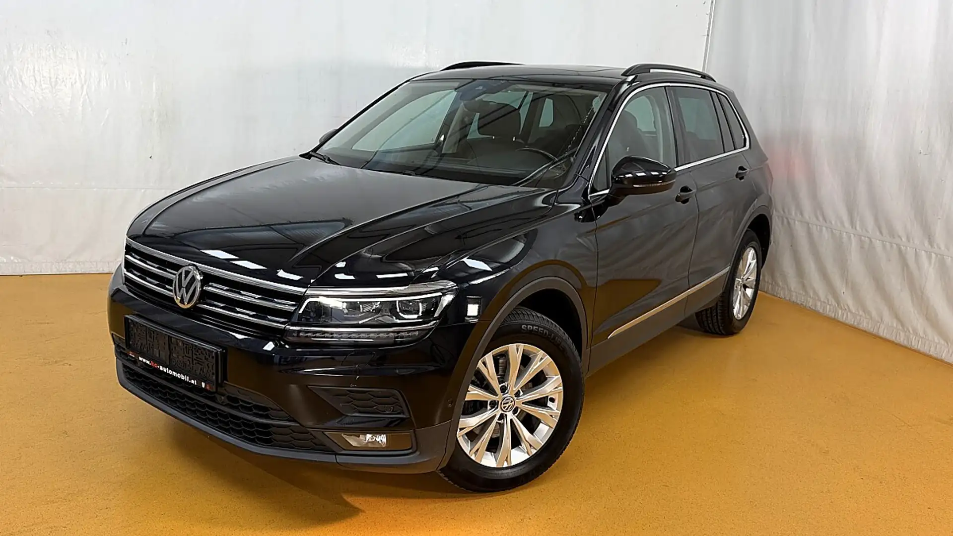 Volkswagen Tiguan 2,0 TDI SCR 4Motion Sky Schwarz - 1