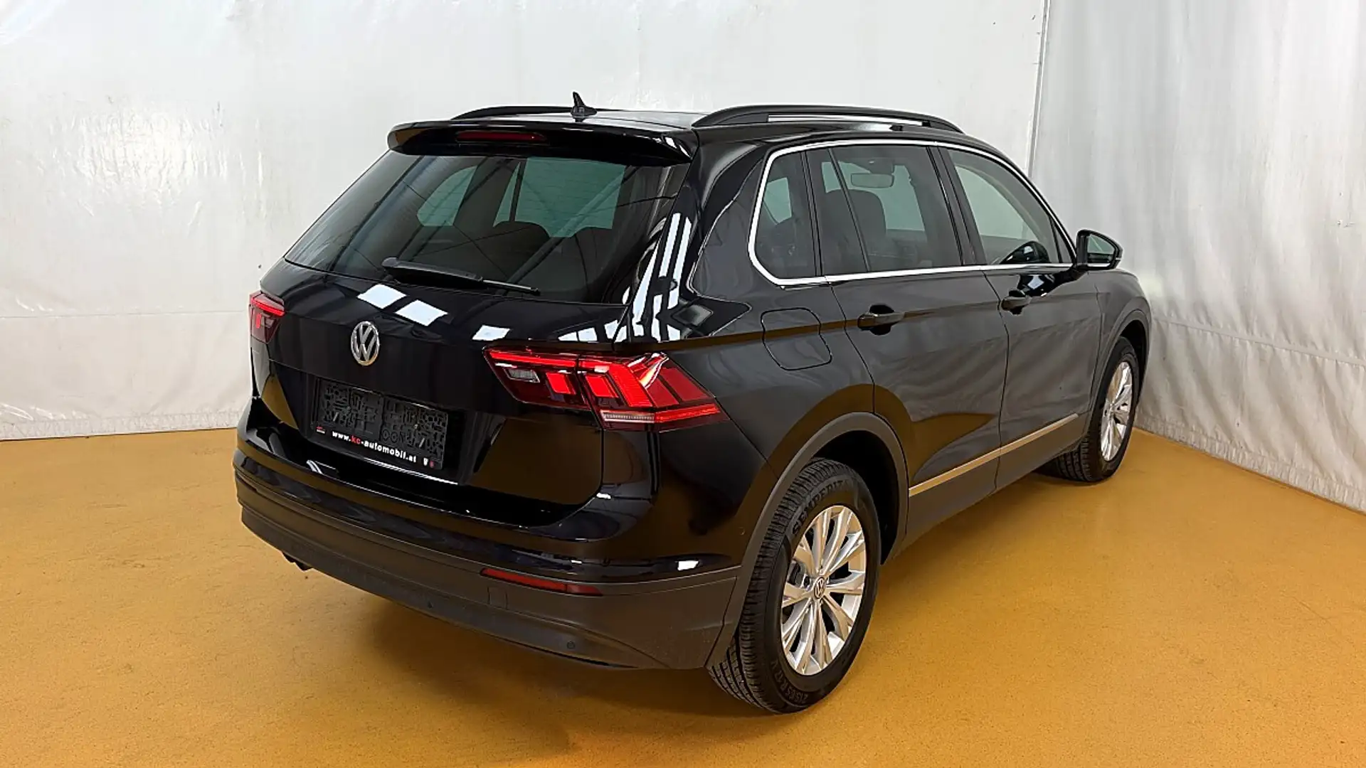 Volkswagen Tiguan 2,0 TDI SCR 4Motion Sky Schwarz - 2