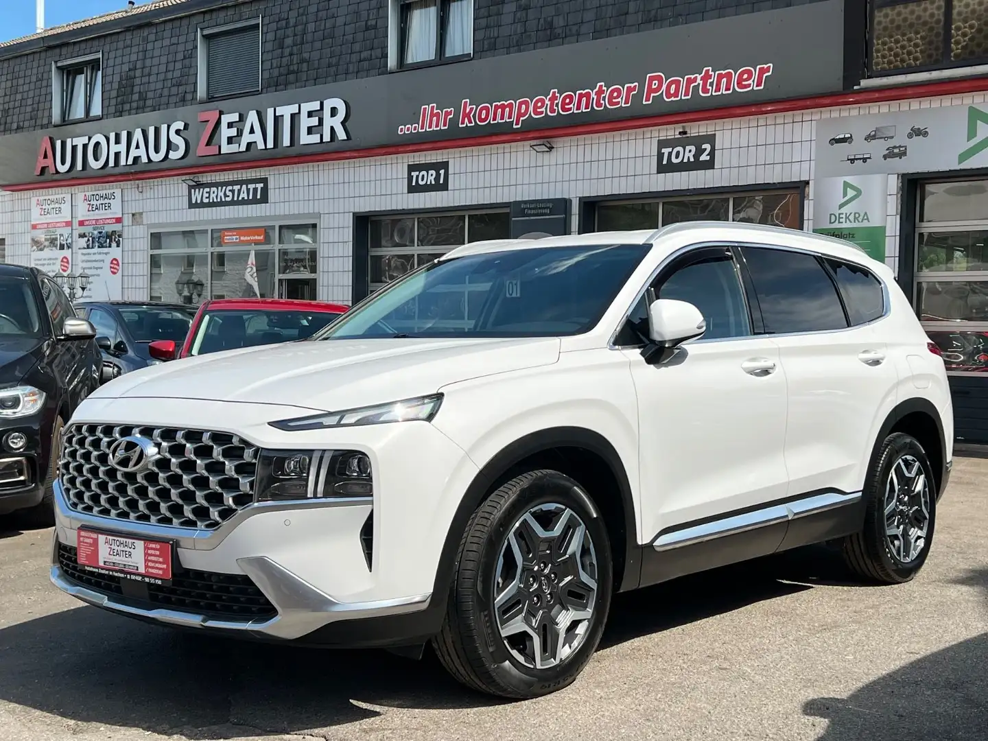 Hyundai SANTA FE Trend Plug-In Hybrid 4WD Weiß - 1