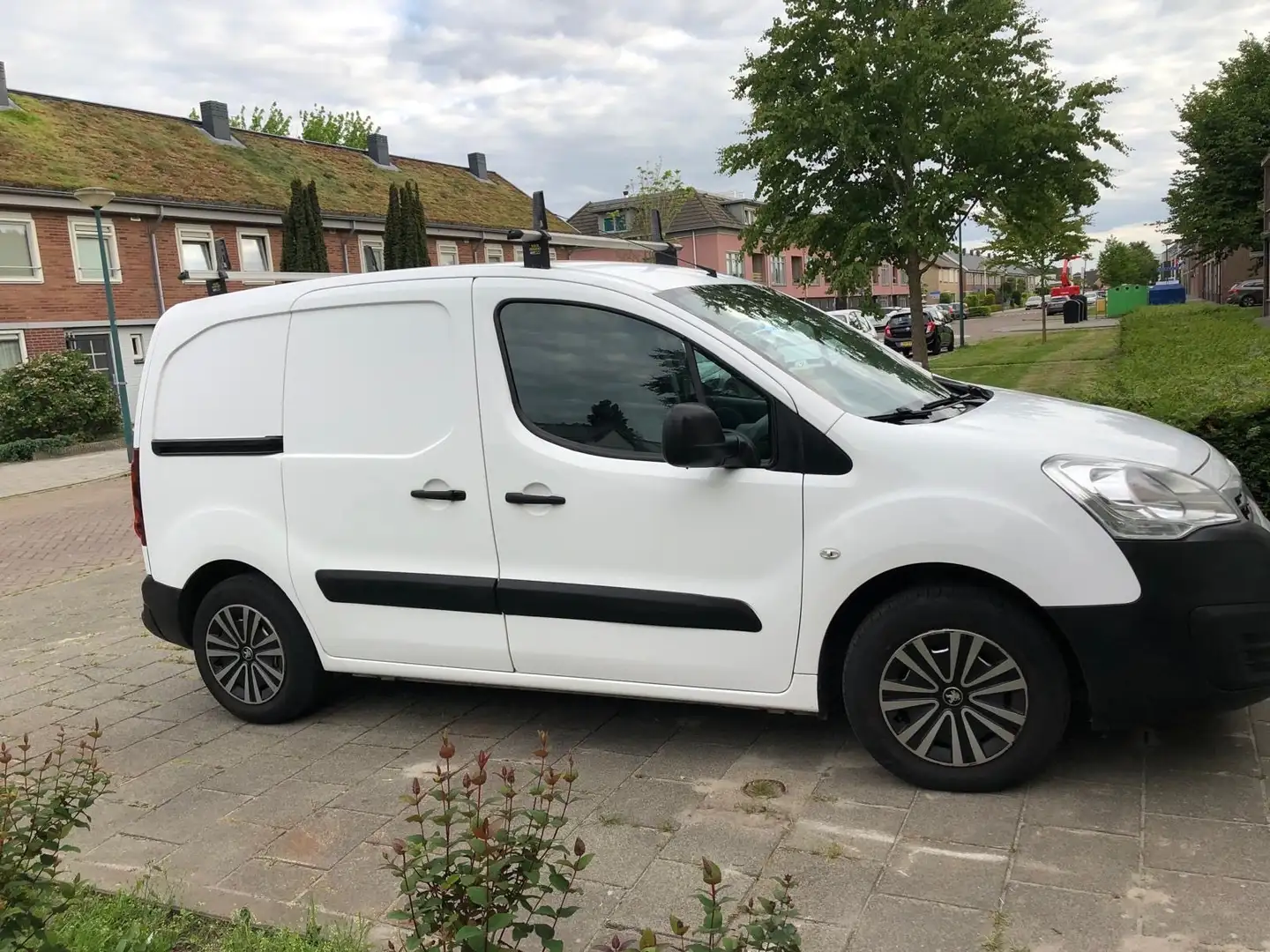 Peugeot Partner 1.6 bleu hdi 75 l1xr Wit - 2