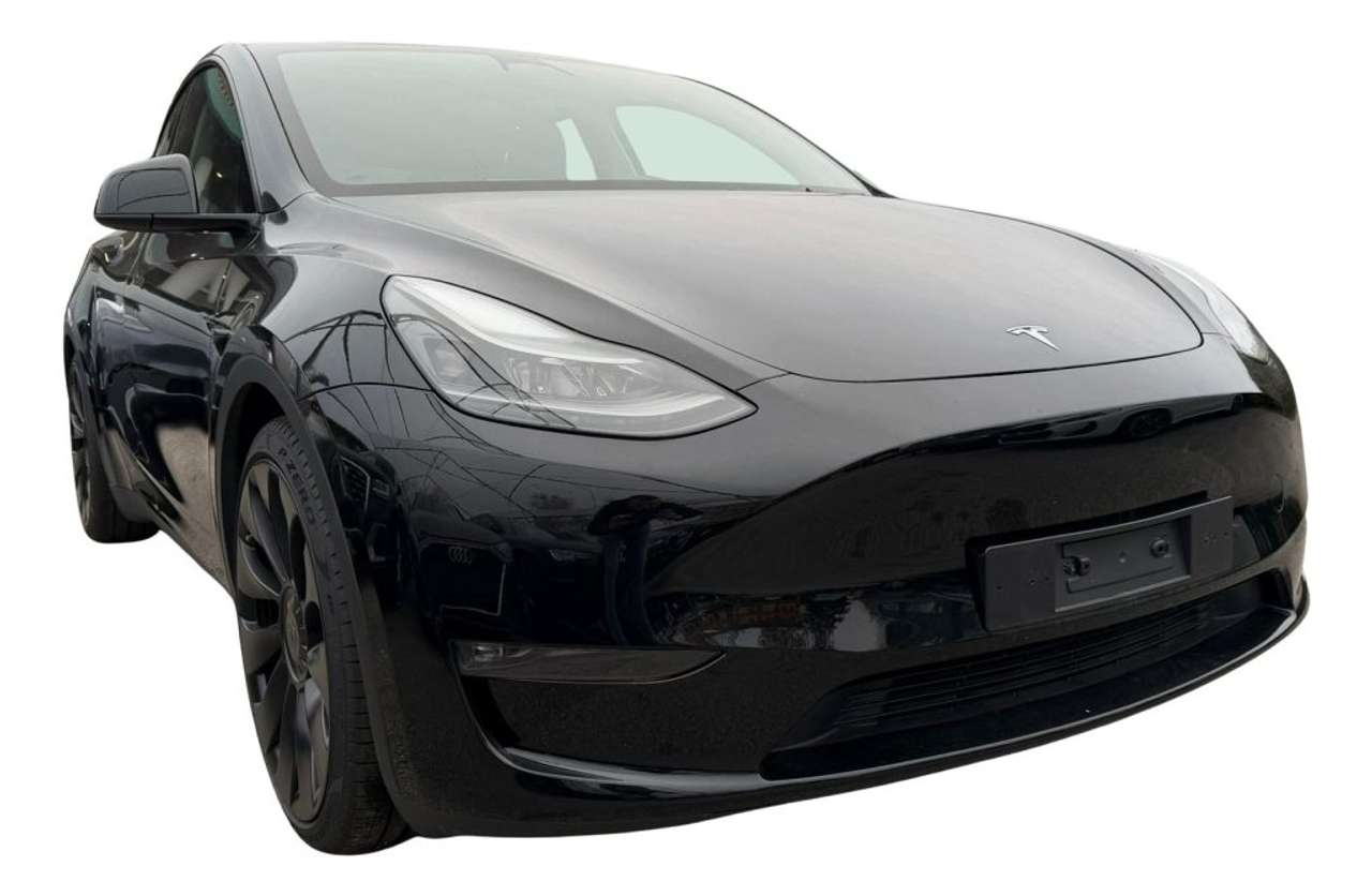 Tesla Model Y Performance AWD Autopilot Avanzato e Gancio