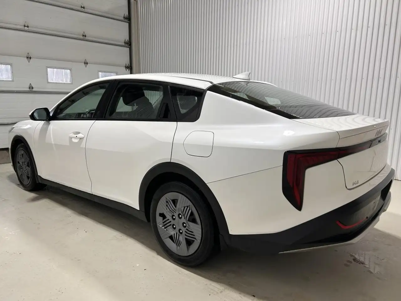Kia K4 снимка Kia K4