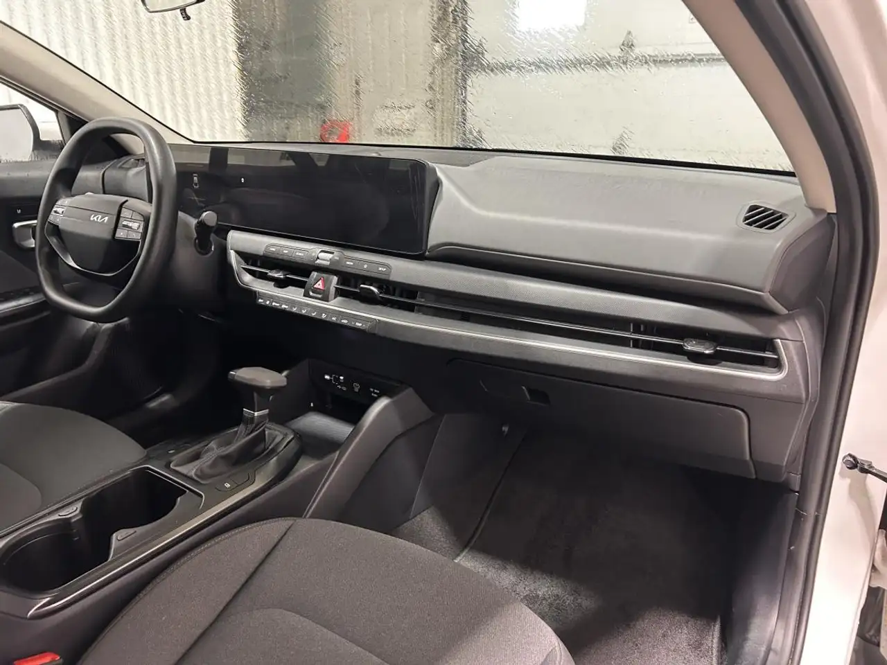 Kia K4 снимка Kia K4