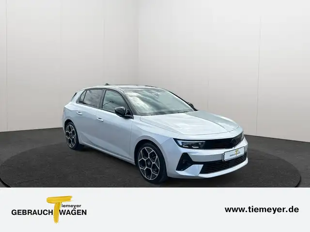 Opel Astra view 3