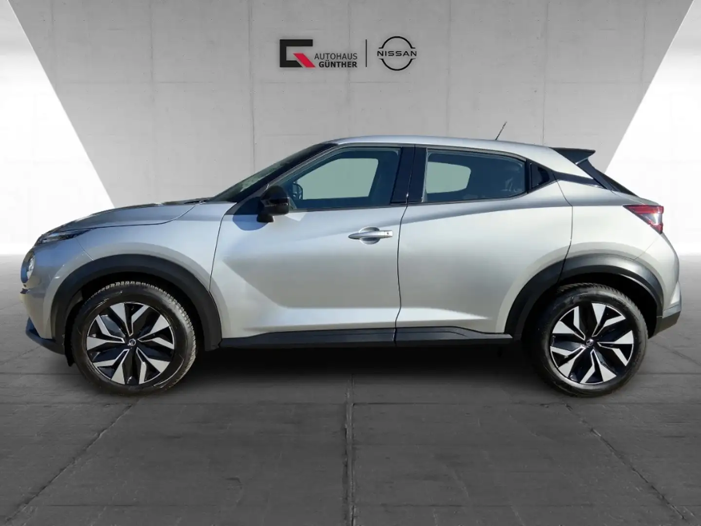 Nissan Juke Acenta 1.0 DIG-T 7DCT Komfort NissanConnect Srebrny - 2