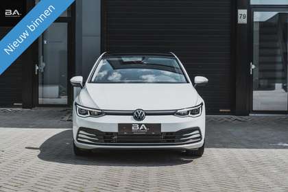 Volkswagen Golf 1.5 eTSI Style | Panorama | Camera | NIEUW!