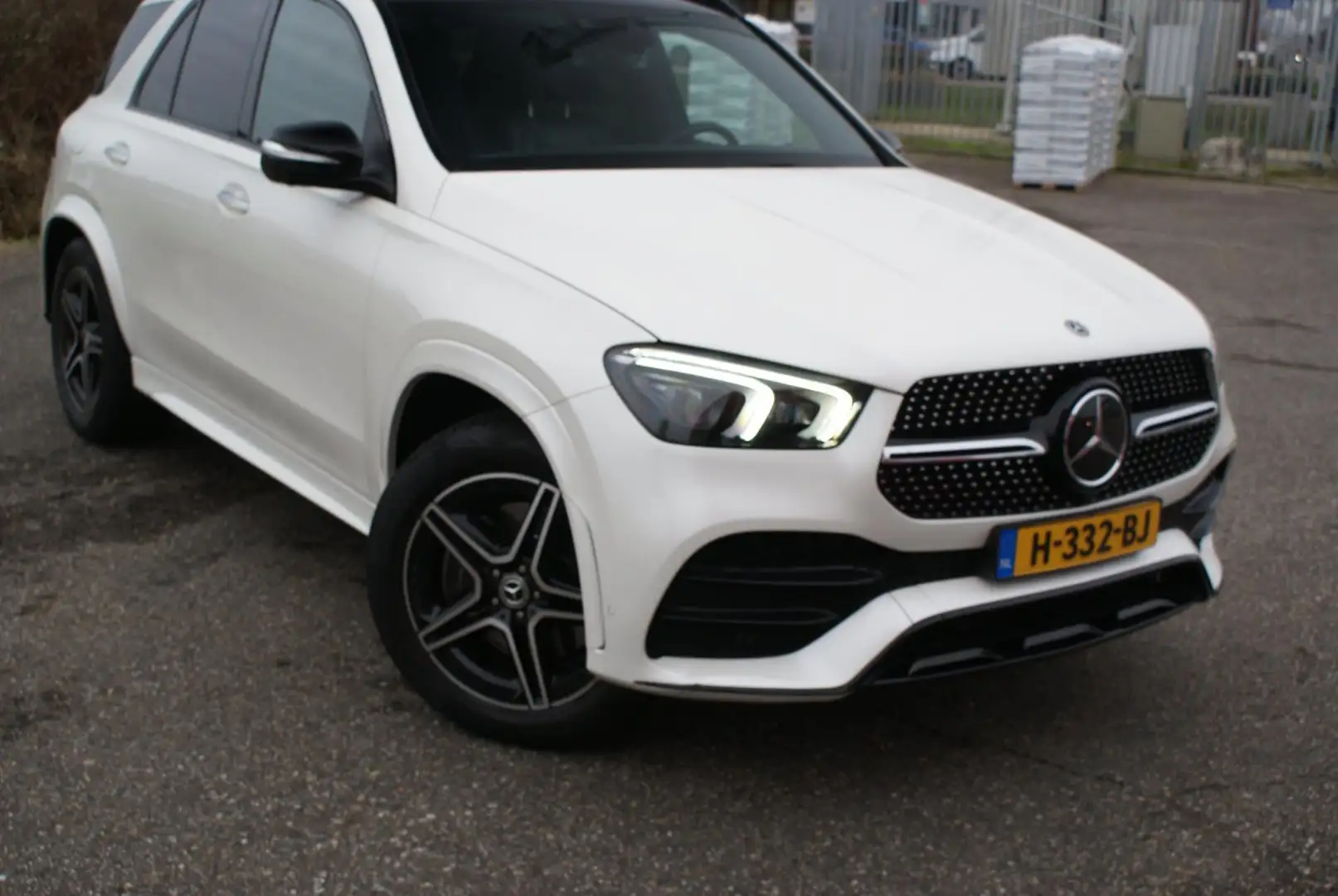 Mercedes-Benz GLE 300 d 4MATIC ///AMG Pakket | 1e Eig | Pano | 360 Camer Wit - 2