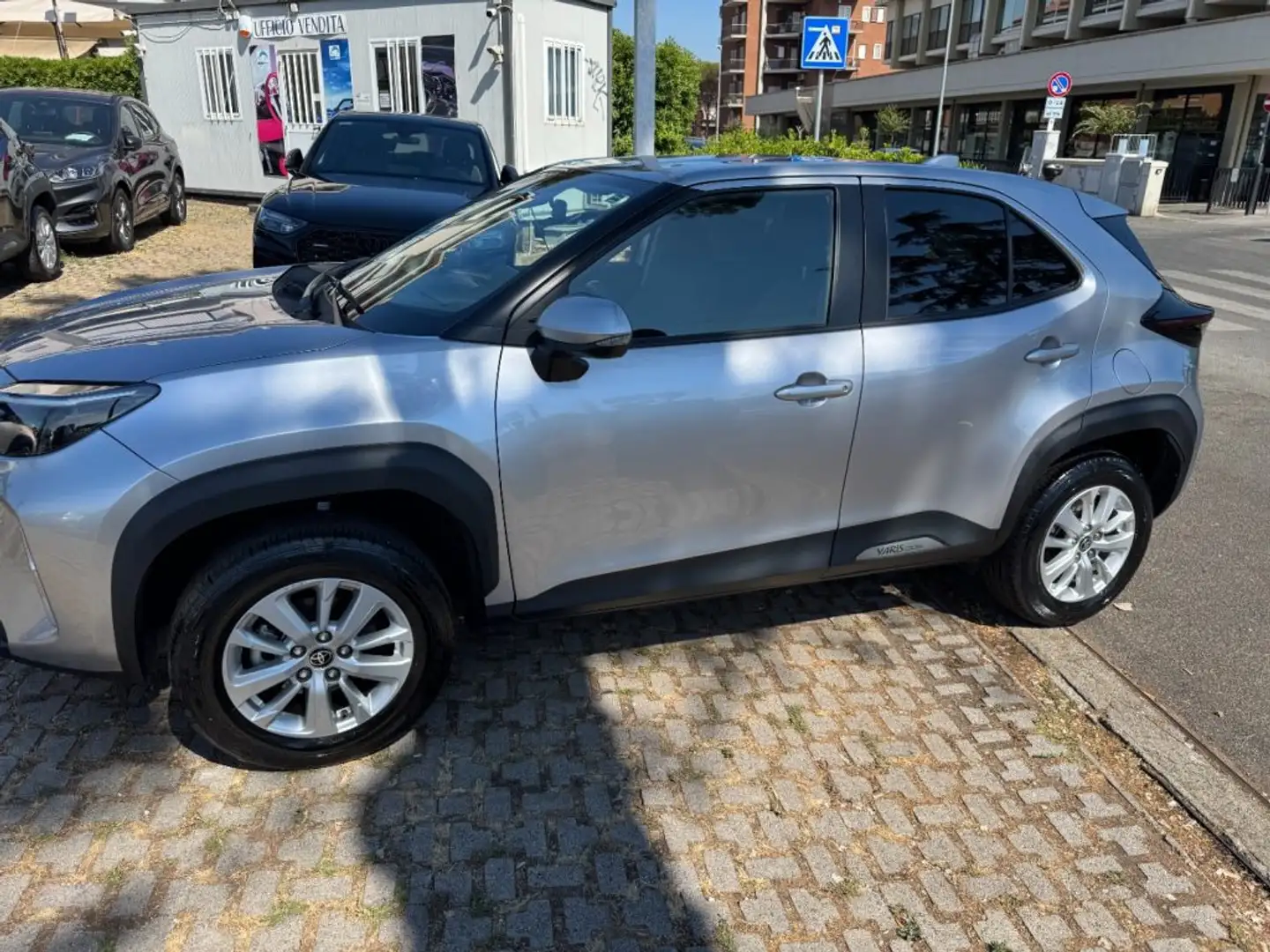 Toyota Yaris Cross 1.5 Hybrid 5p. E-CVT Business KM CERTIFICATI UNIPR Plateado - 2
