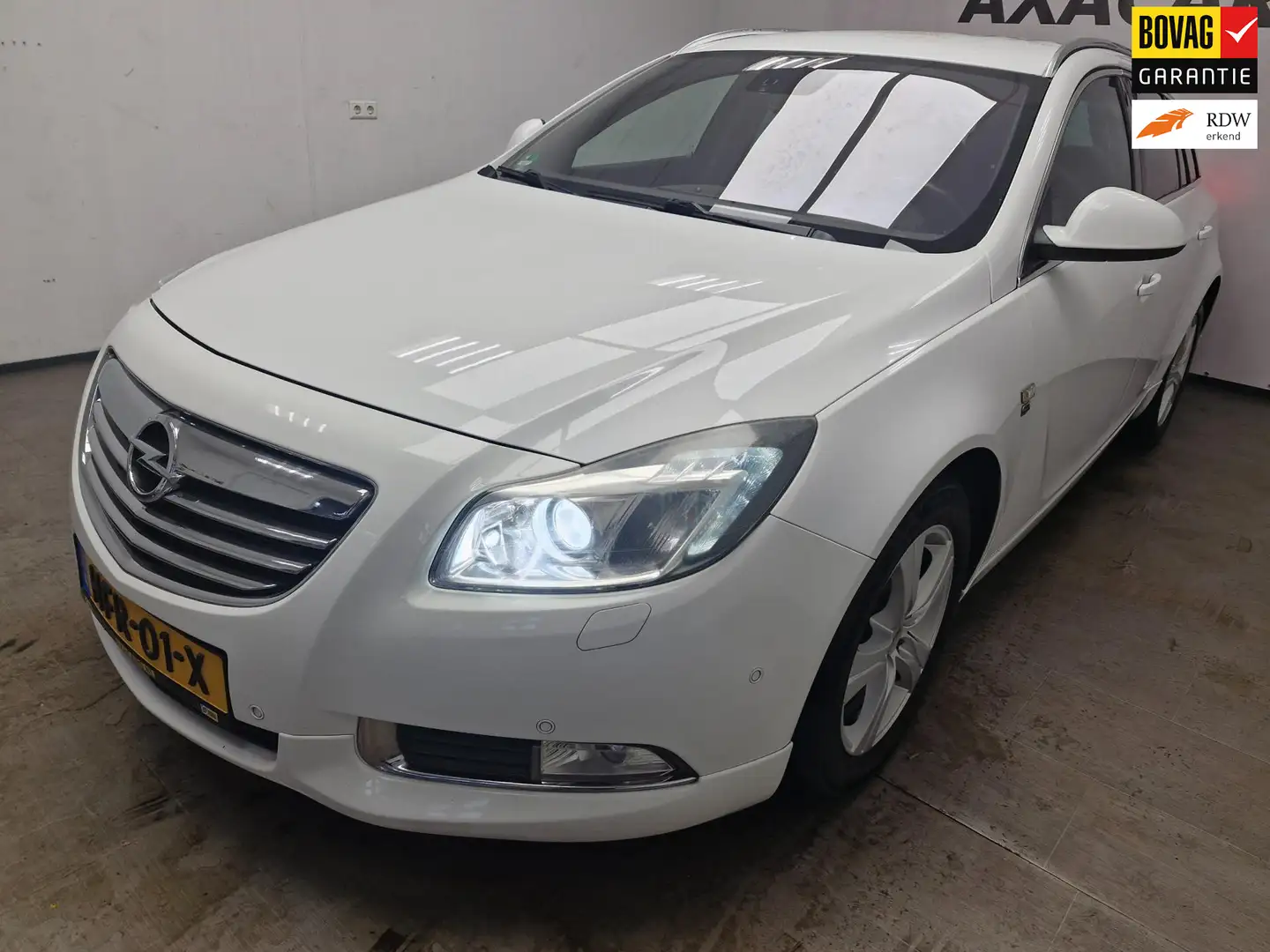 Opel Insignia SPORTS TOURER 2.0 T Edition 4x4 BOVAG GARANTIE ! A Blanc - 1