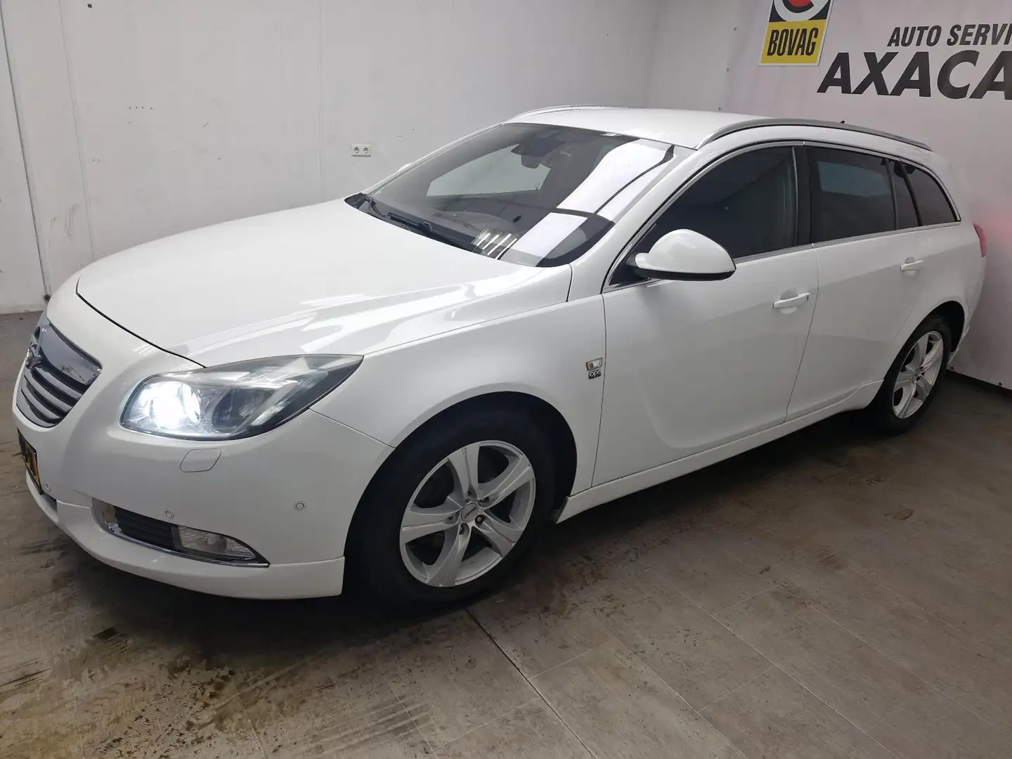 Opel Insignia SPORTS TOURER 2.0 T Edition 4x4 BOVAG GARANTIE ! A Blanc - 2