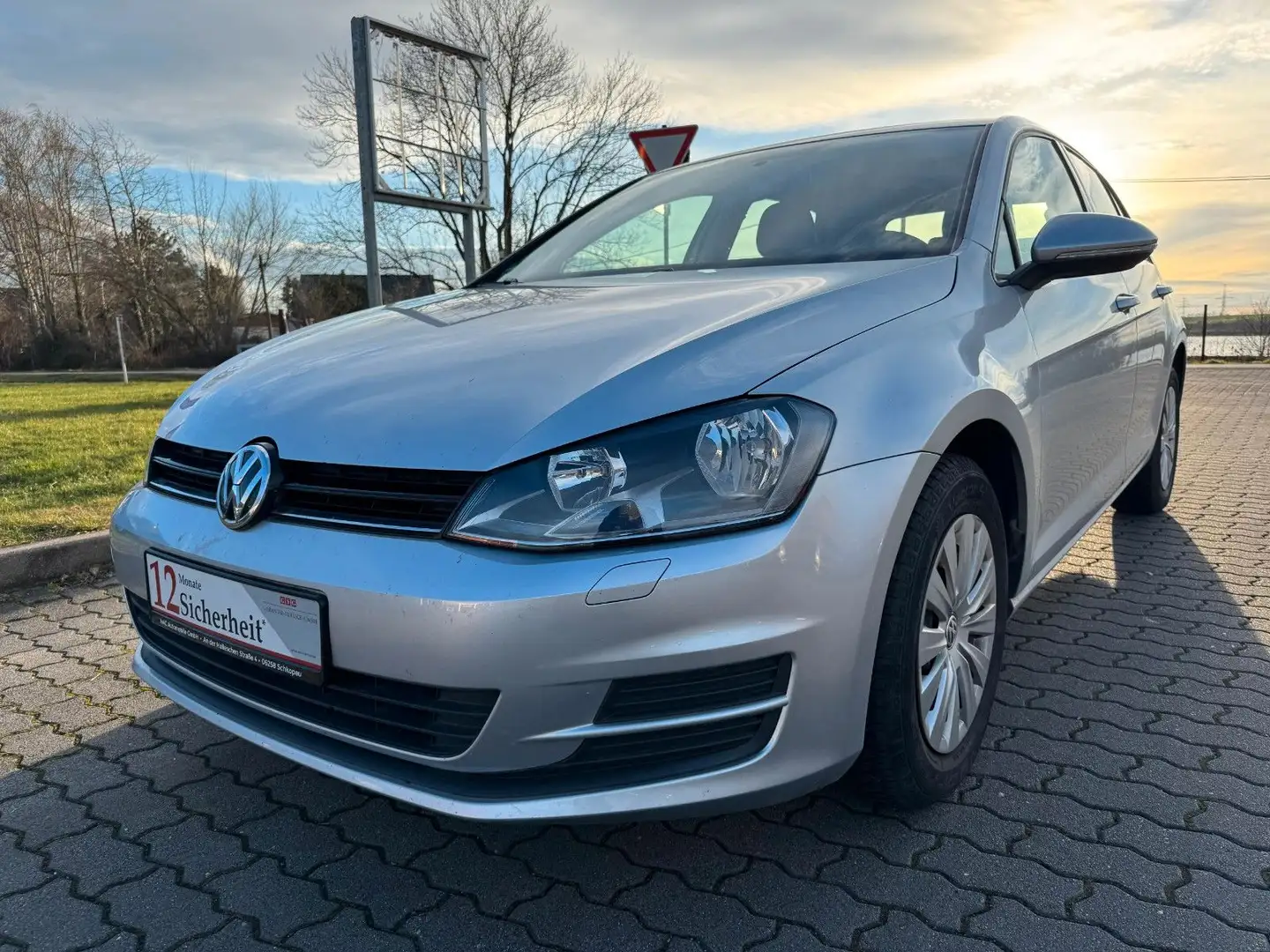 Volkswagen Golf VII Lim. Trendline BMT Argent - 1