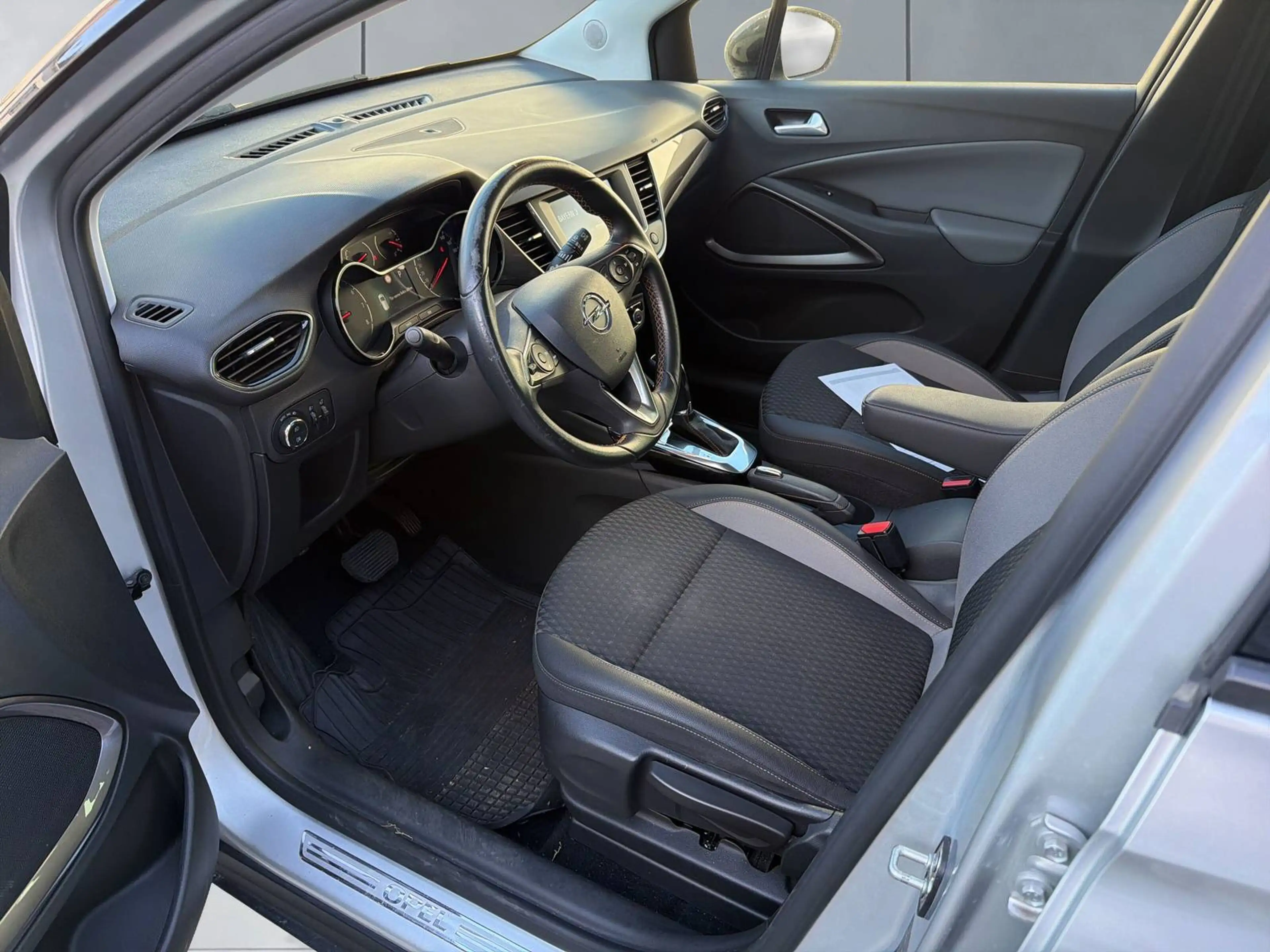 Opel Crossland X Innovation — photo 8