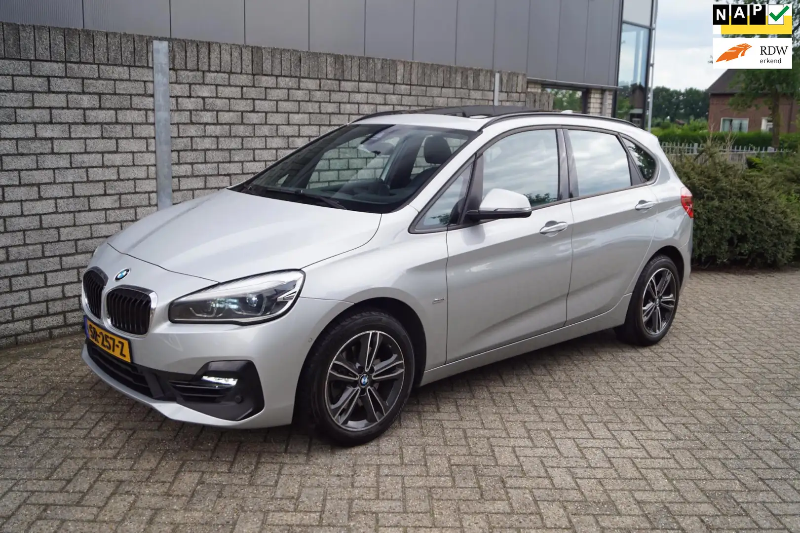 BMW 220 2-serie Active Tourer 220i High Executive Launch E Grijs - 1