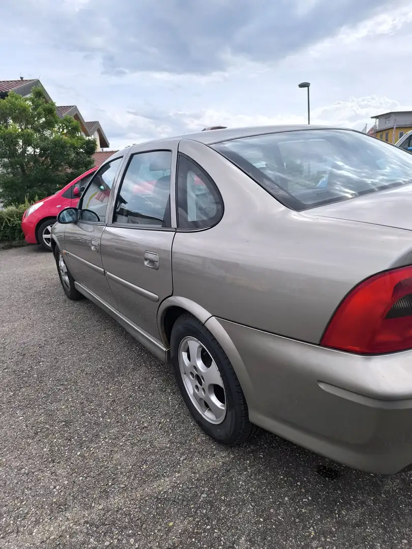 Opel Vectra 1.6 Сірий - 2