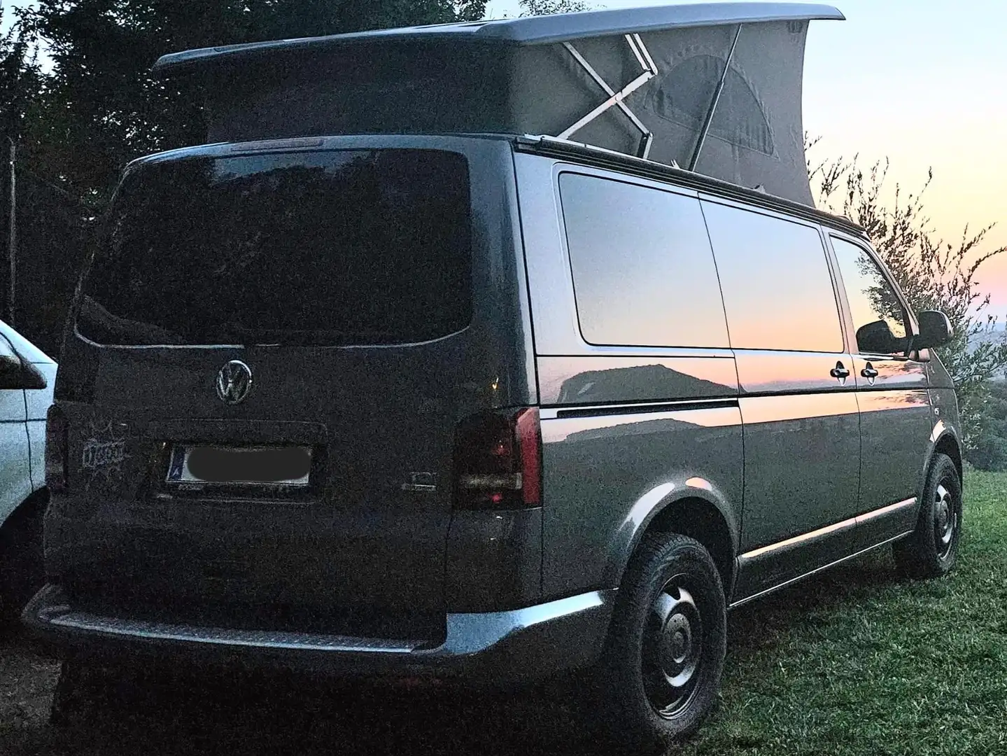 Volkswagen T5 California Beach DSG 4Motion Grau - 1