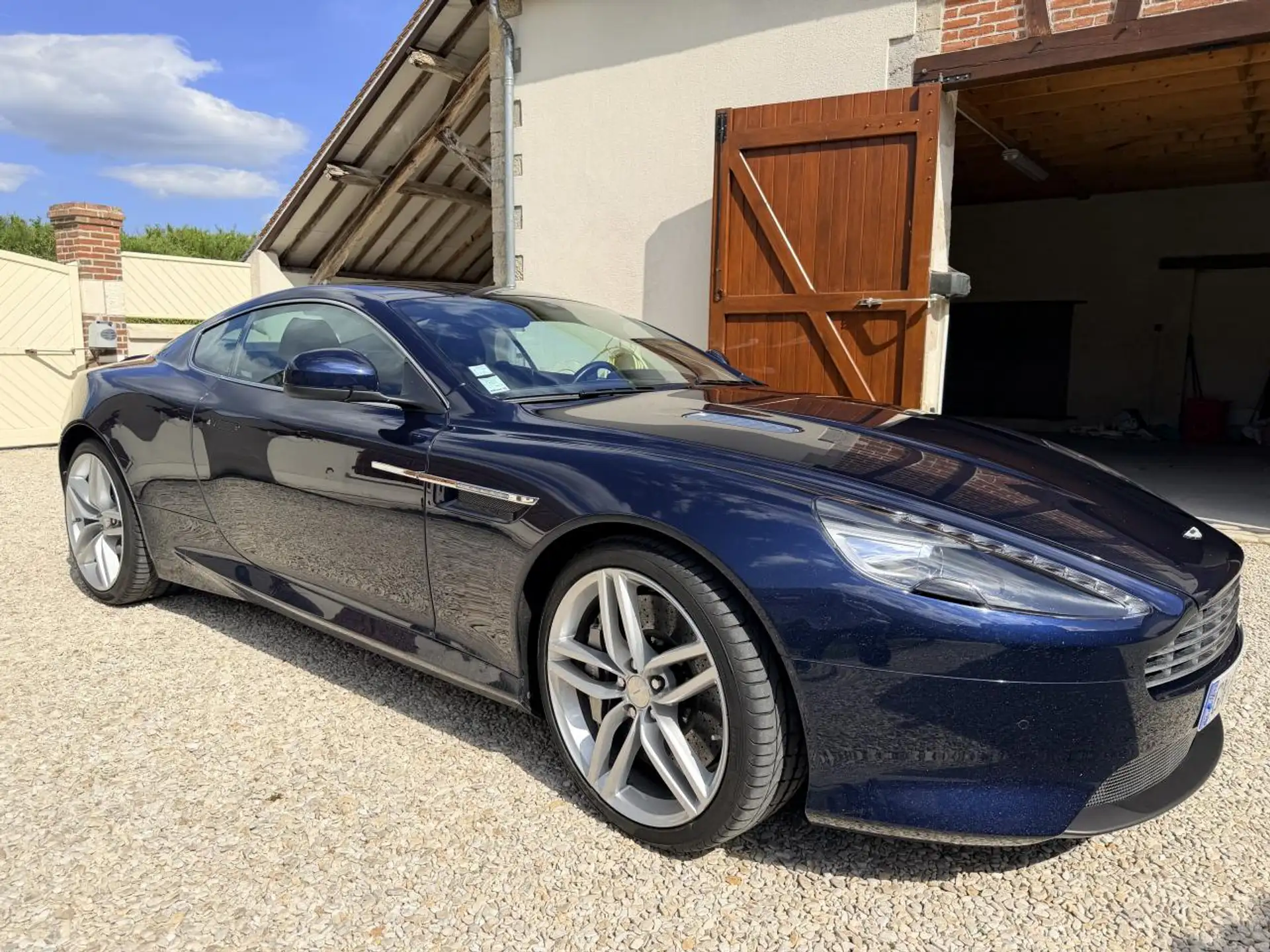 애스턴마틴 DB9 Coupe 2016 네이비 사진 7