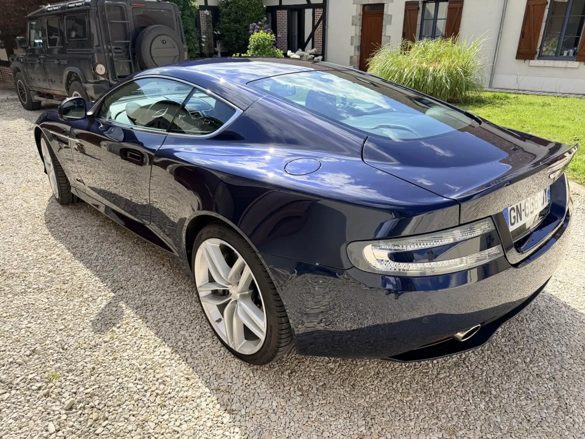 애스턴마틴 DB9 Coupe 2016 네이비 사진 2