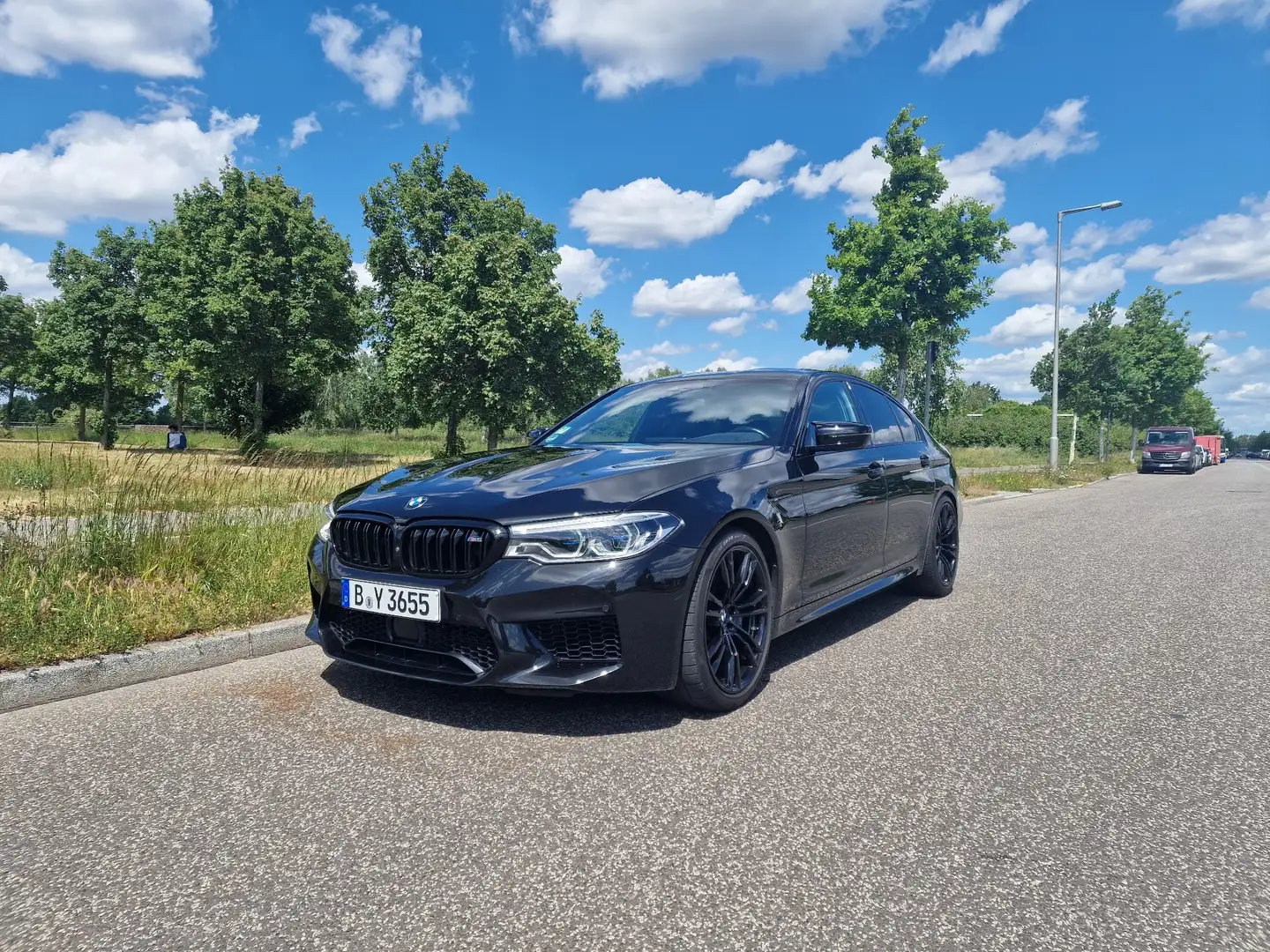 BMW M5 Competition Vollausstattung Fekete - 2