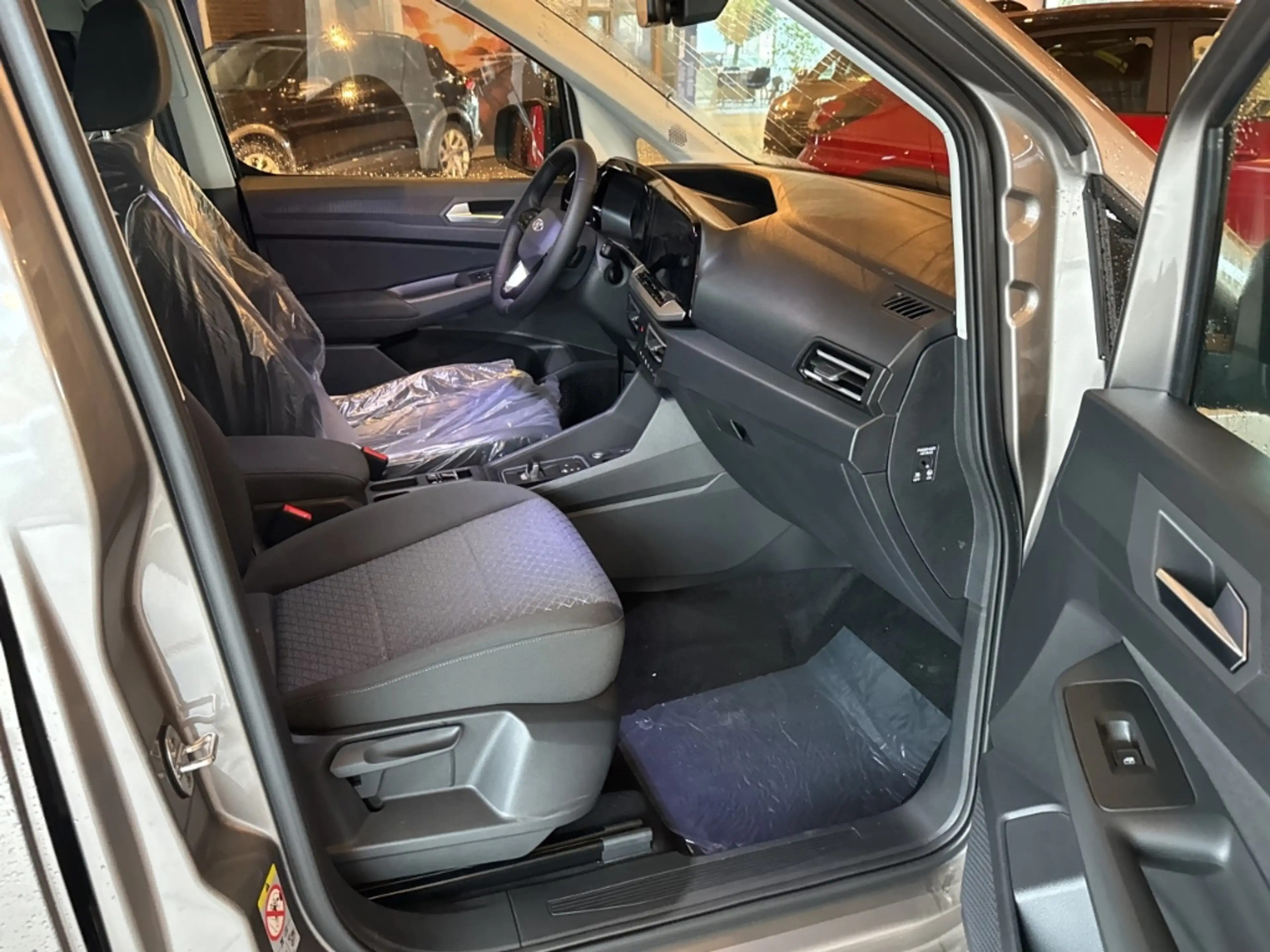 Ford Grand Tourneo TITANIUM NAVI / LED / ACC / PDC / KAMERA — photo 12