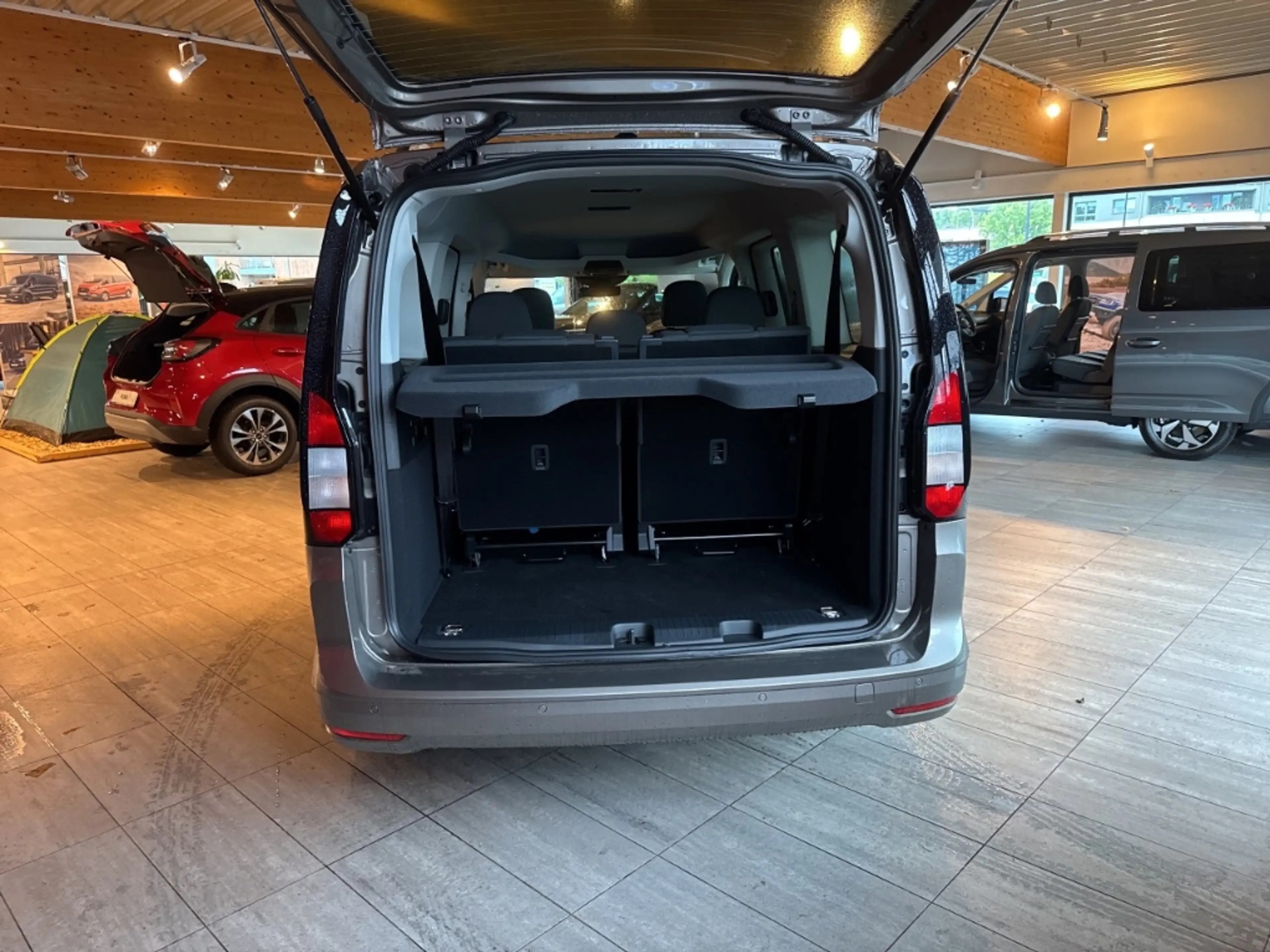 Ford Grand Tourneo TITANIUM NAVI / LED / ACC / PDC / KAMERA — photo 6