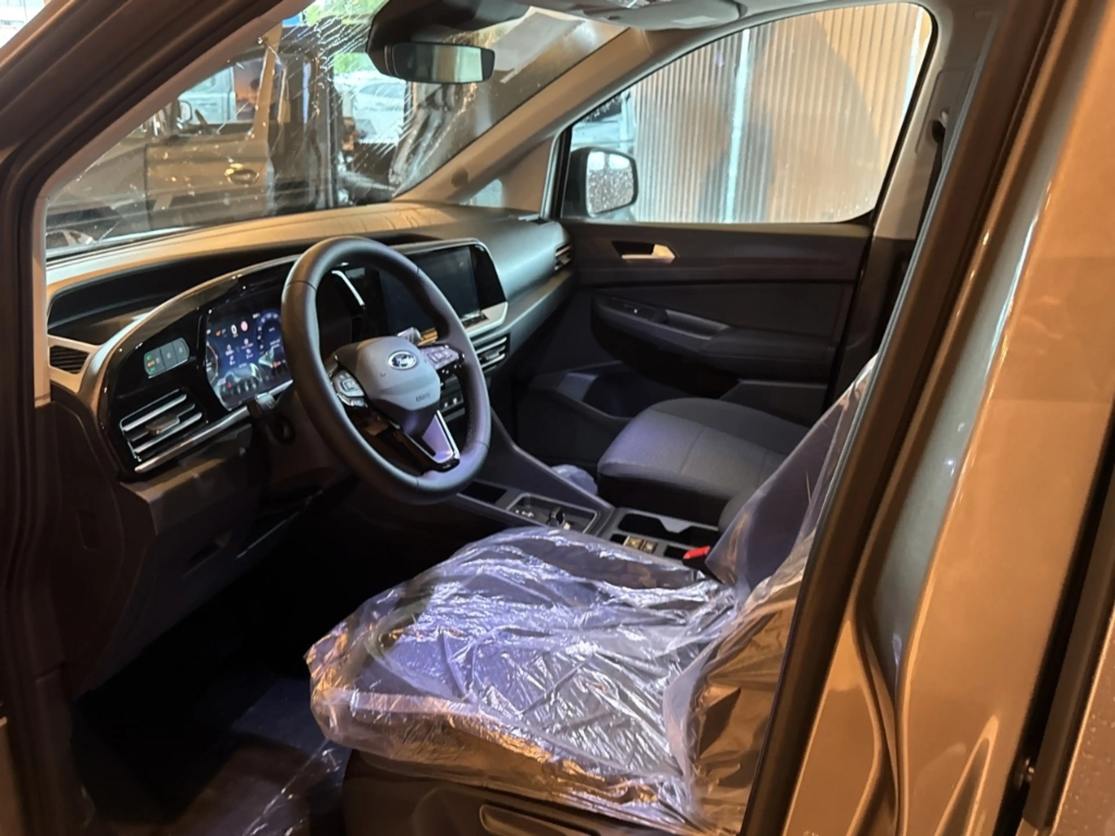 Ford Grand Tourneo TITANIUM NAVI / LED / ACC / PDC / KAMERA — photo 13