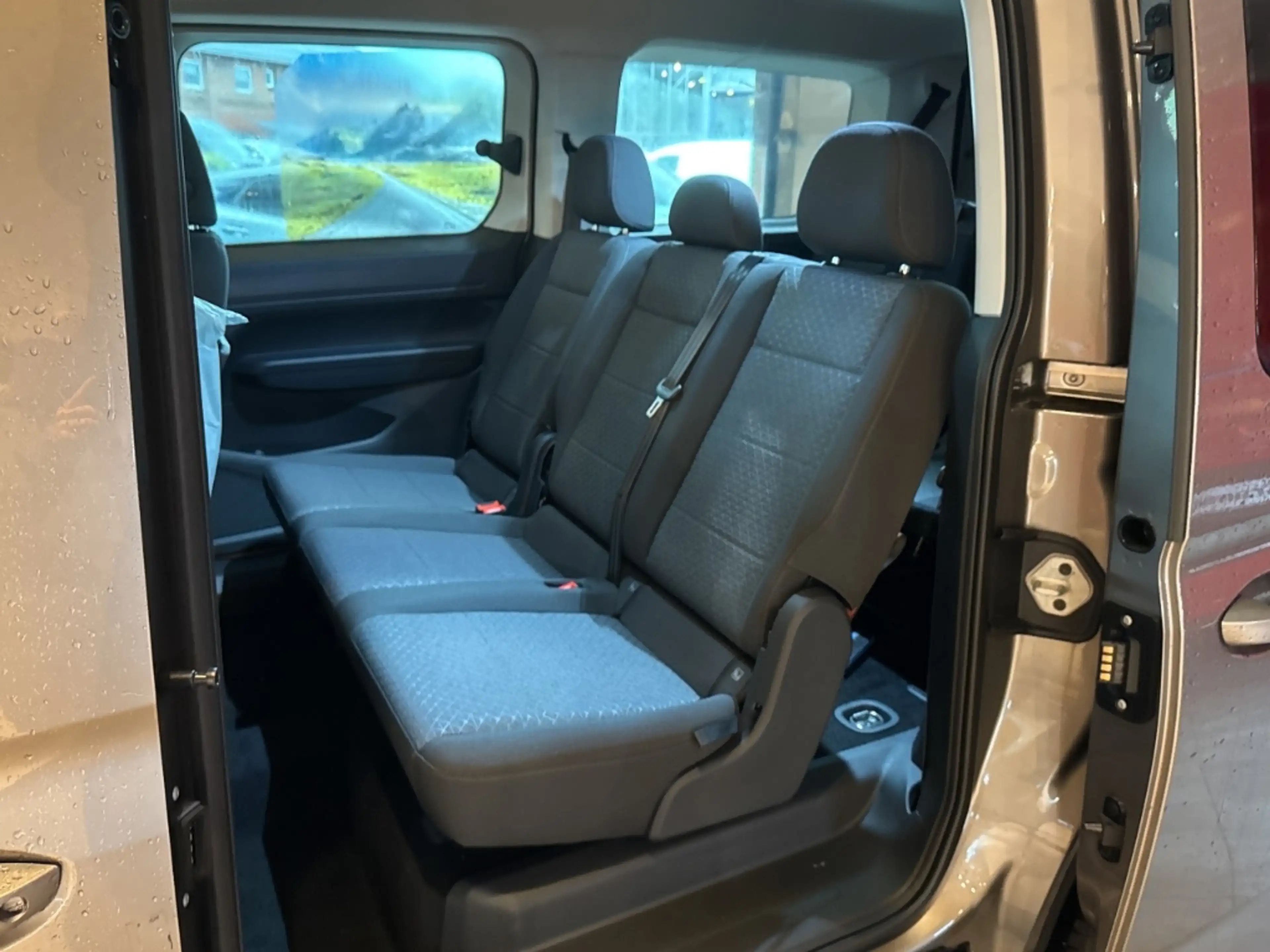 Ford Grand Tourneo TITANIUM NAVI / LED / ACC / PDC / KAMERA — photo 14