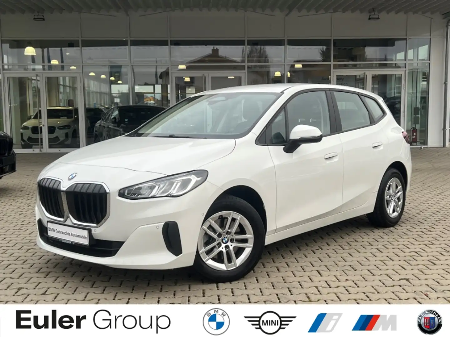 BMW 218 Active Tourer i A Navi Parkass. LED 2-Z-Klimaautom Weiß - 1