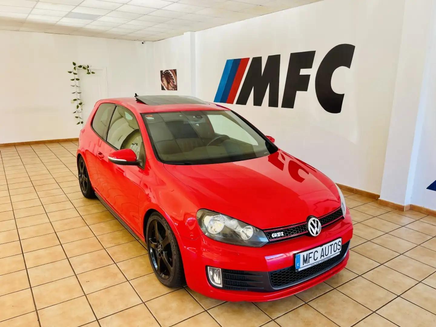 Volkswagen Golf GTI 2.0 TSI DSG Rojo - 2