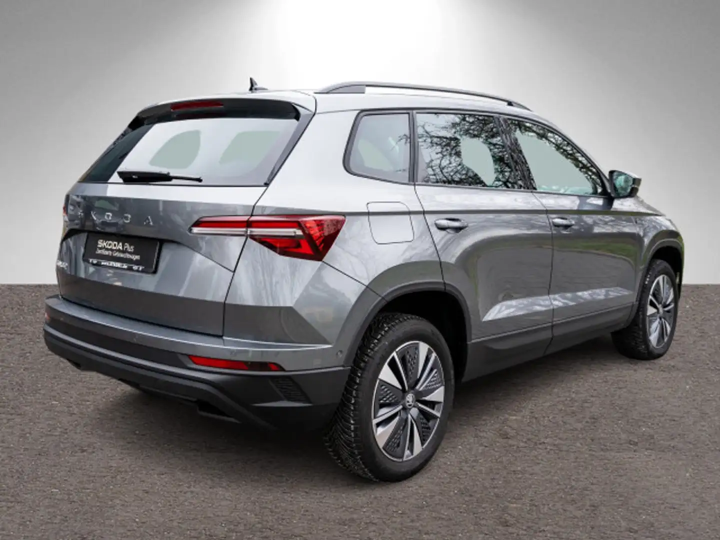 Skoda Karoq Selection Tour 1,5 TSI DSG NAVI AHK PANO Gris - 2