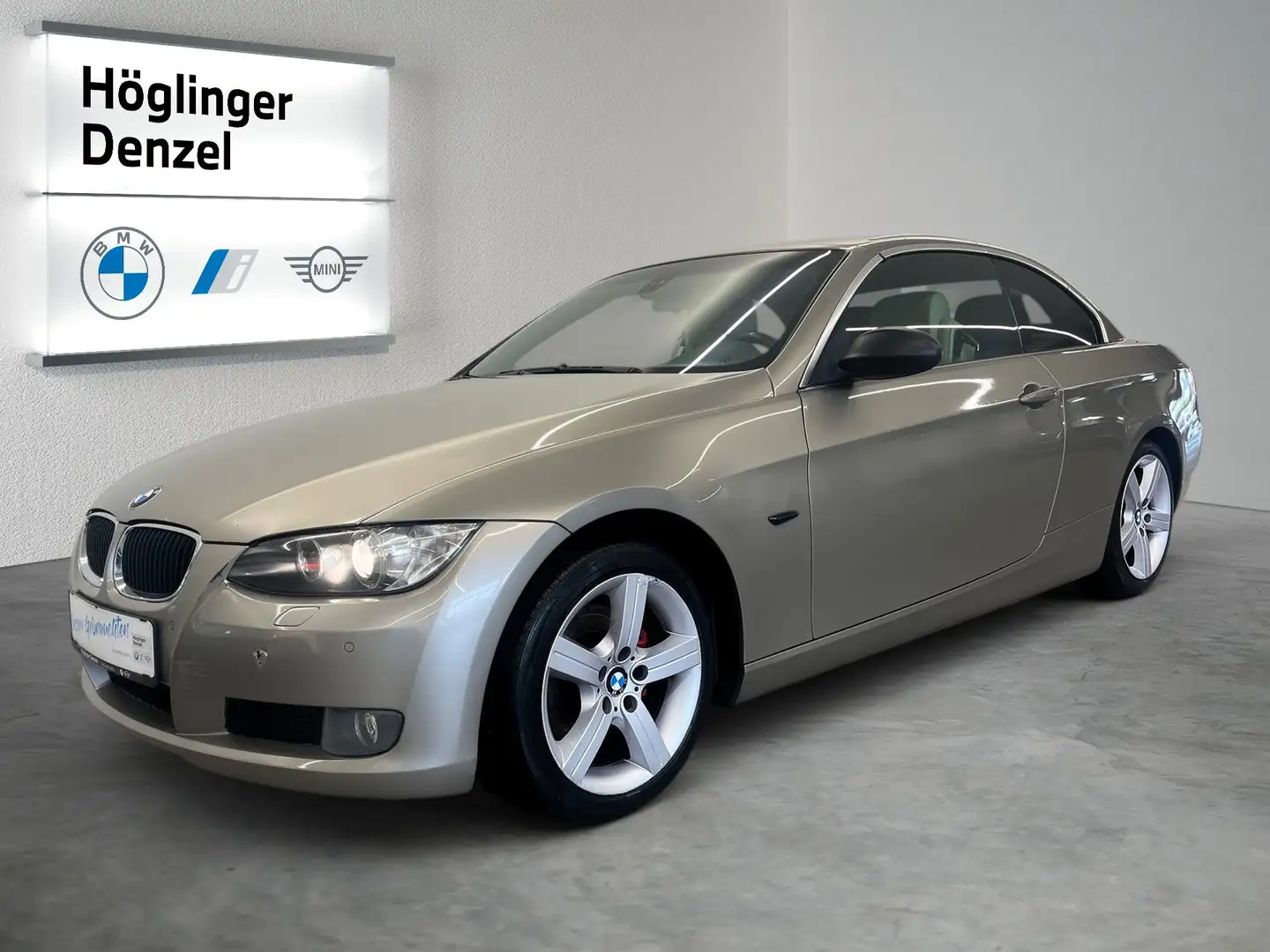 BMW 320 i Silber - 2