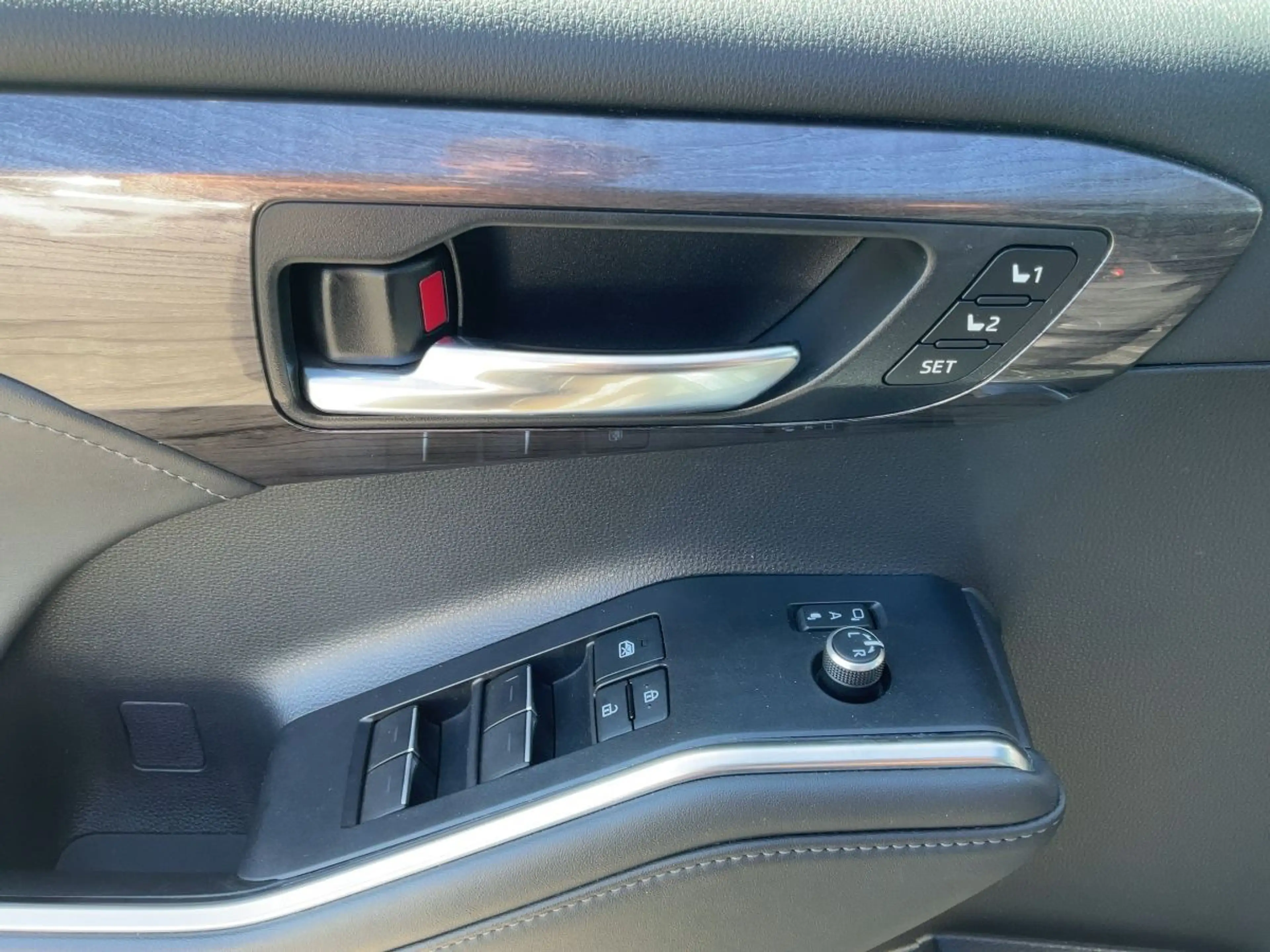 Toyota Highlander 2.5 LUXURY LED+NAVI+HuD+JBL+7-SITZER — photo 17