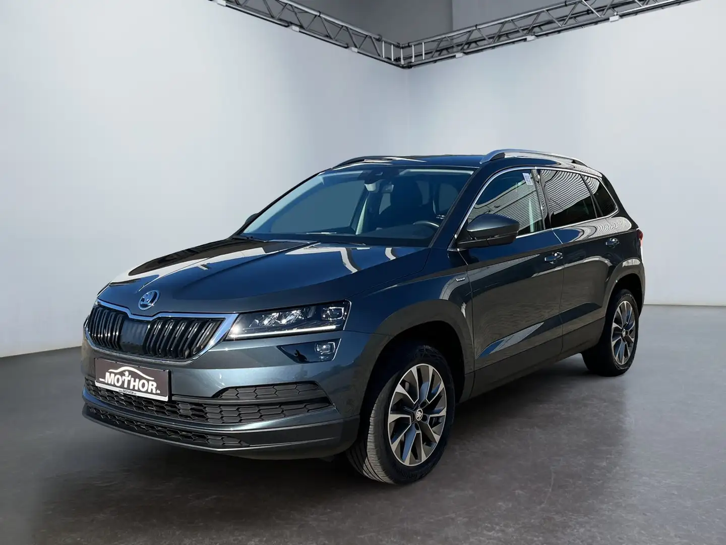 Skoda Karoq Clever 1.5 TSI DSG Spurhalteassistent Grau - 2