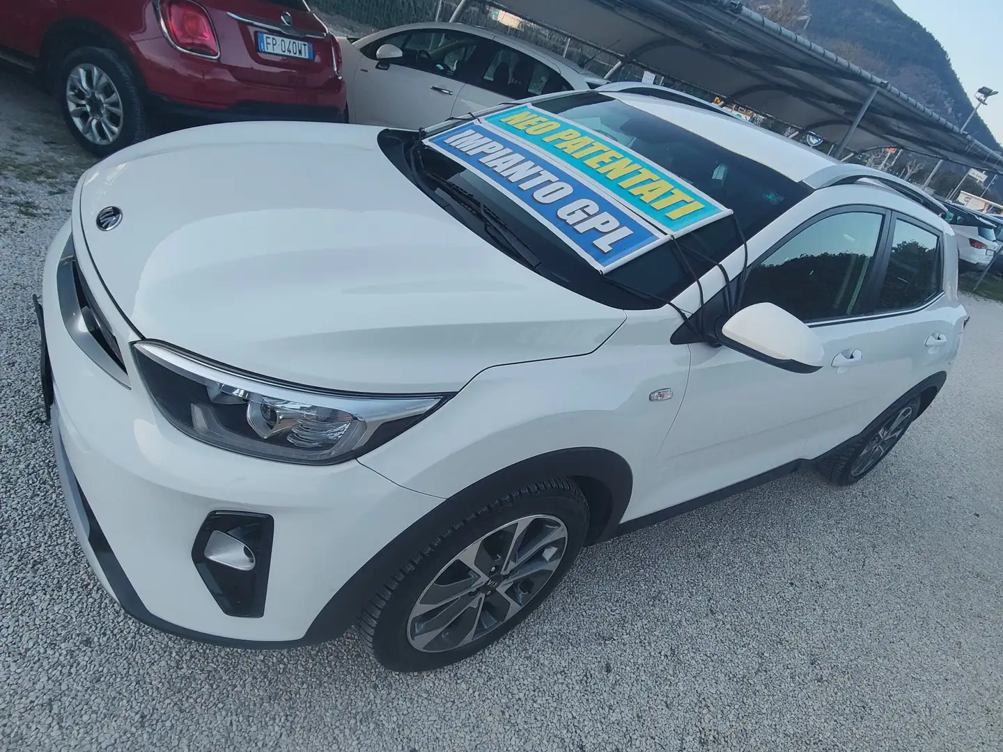 Kia Stonic Stonic 1.4 mpi eco Style Gpl 97cv Weiß - 1
