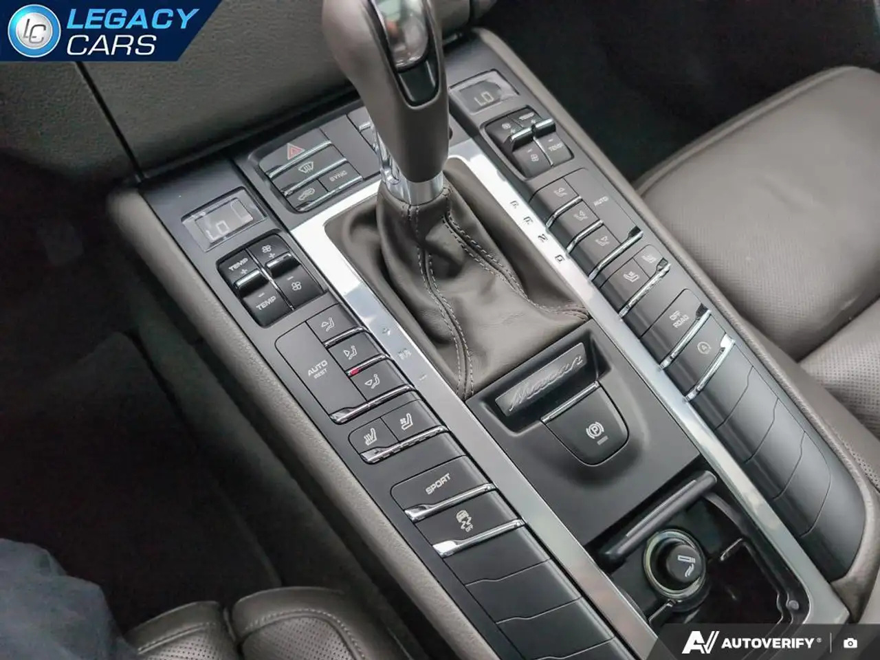 Porsche Macan photo Porsche Macan