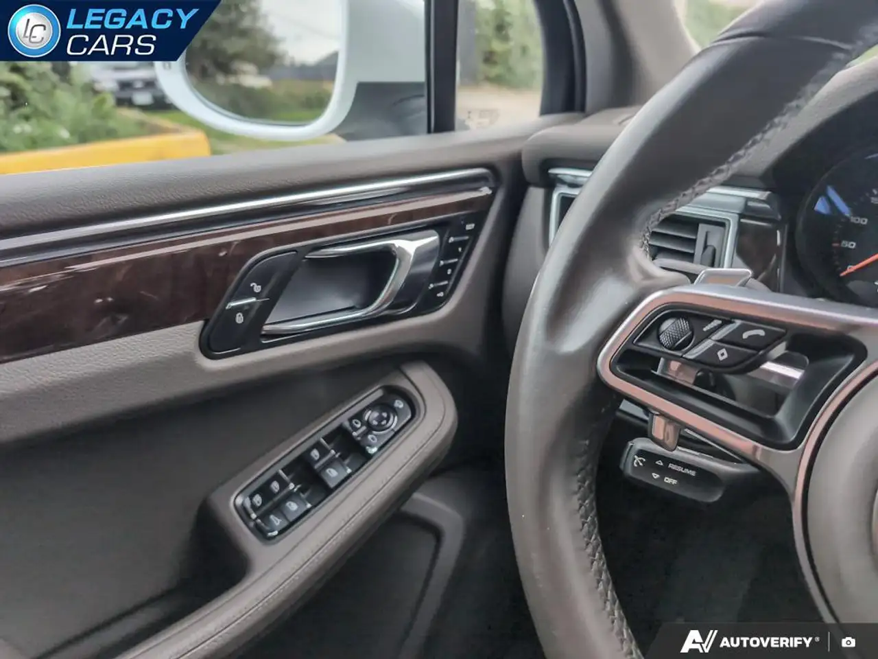 Porsche Macan photo Porsche Macan