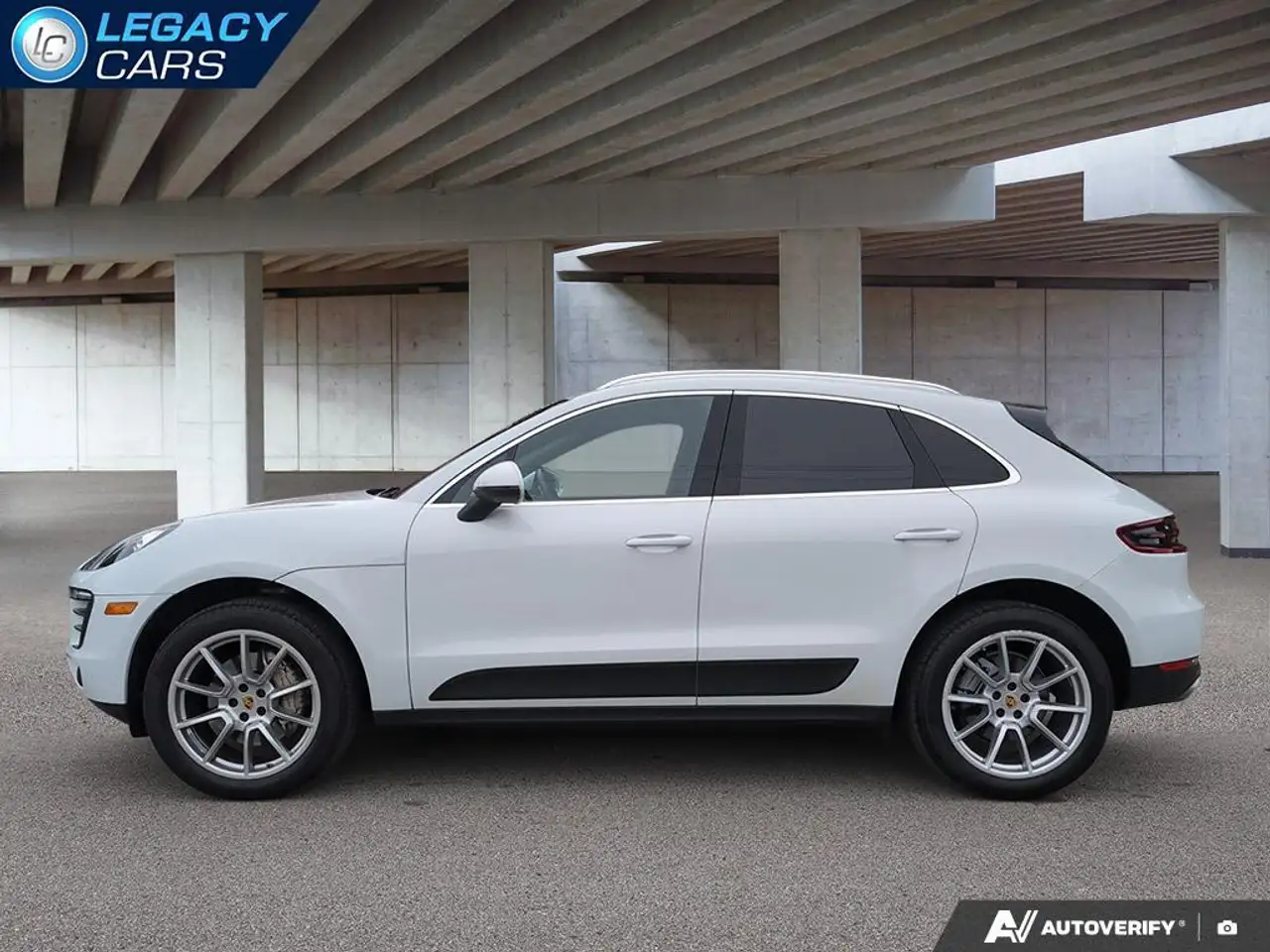 Porsche Macan photo Porsche Macan